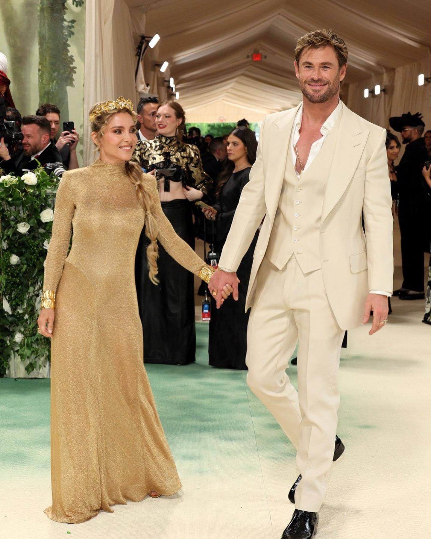 Chris Hemsworth Y Elsa Pataki Marca