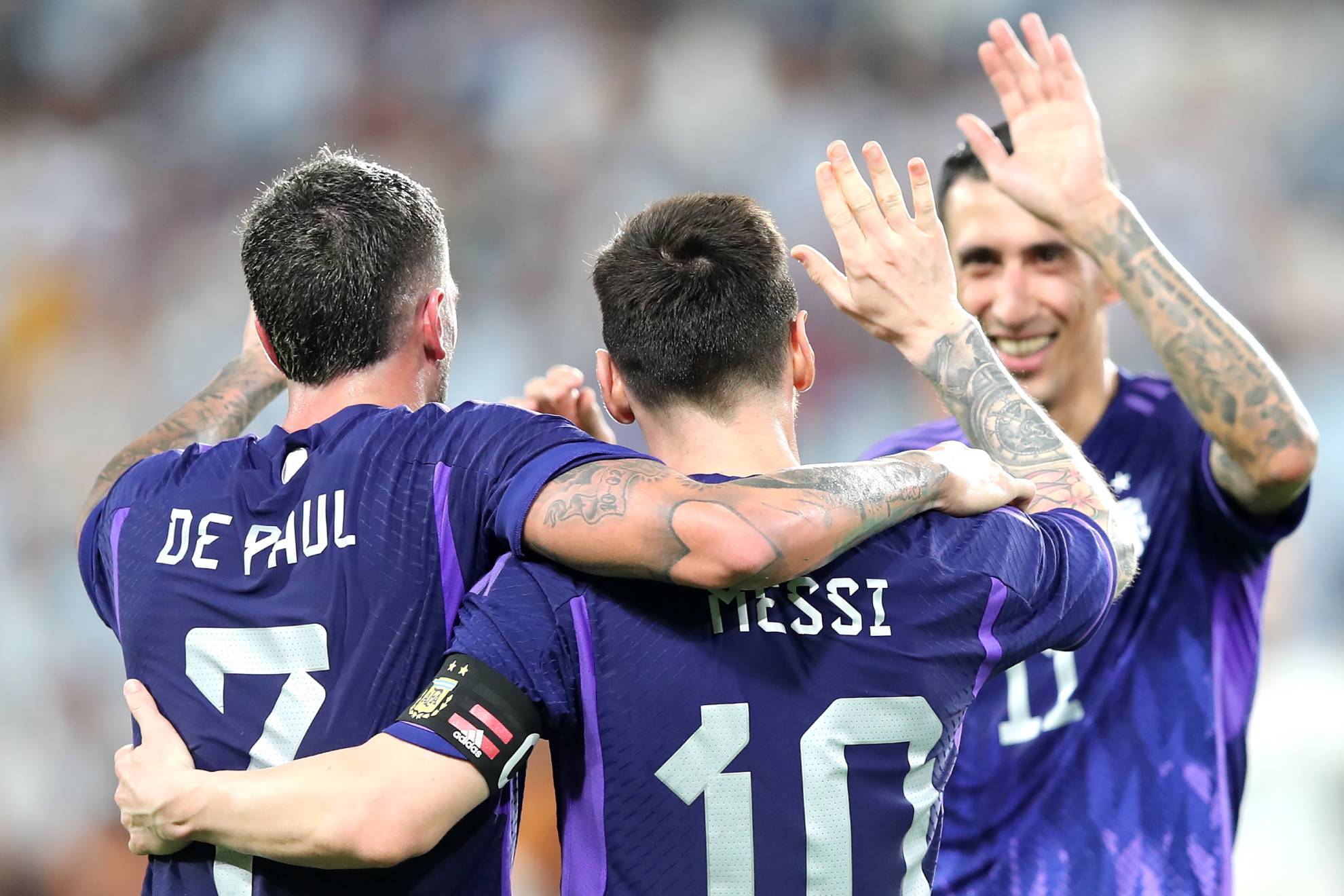 De Paul, Messi y Di María celebran un gol de Argentina