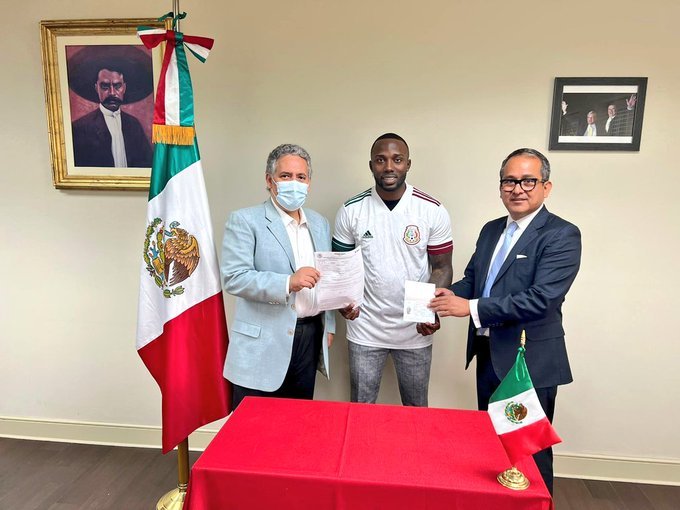 Randy Arozarena recibió la naturalización de México el 23 de abril de 2022
