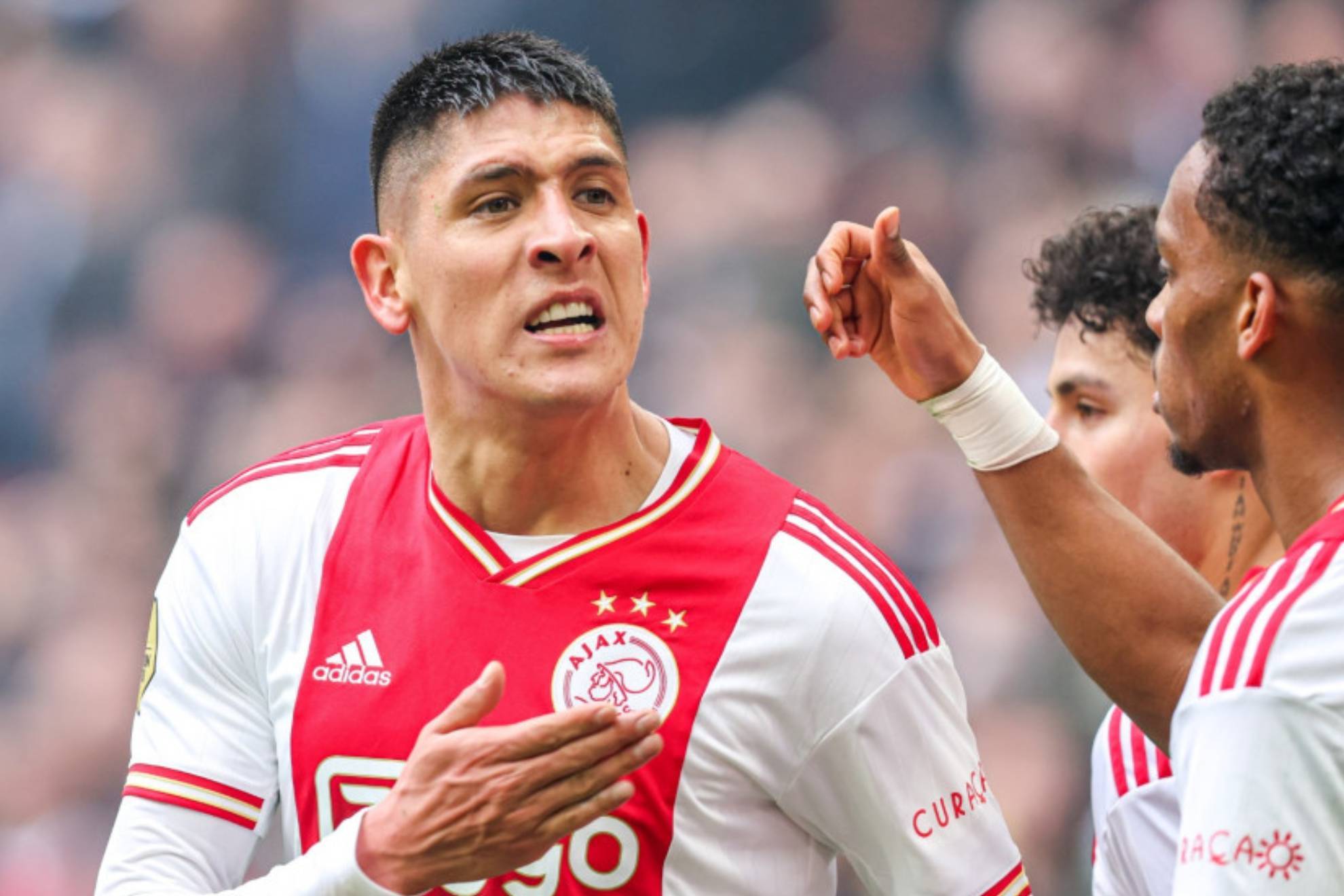 ¡Santi Giménez y Edson Álvarez anotan! El Bebote gana el clásico y se acerca al título con Feyenoord