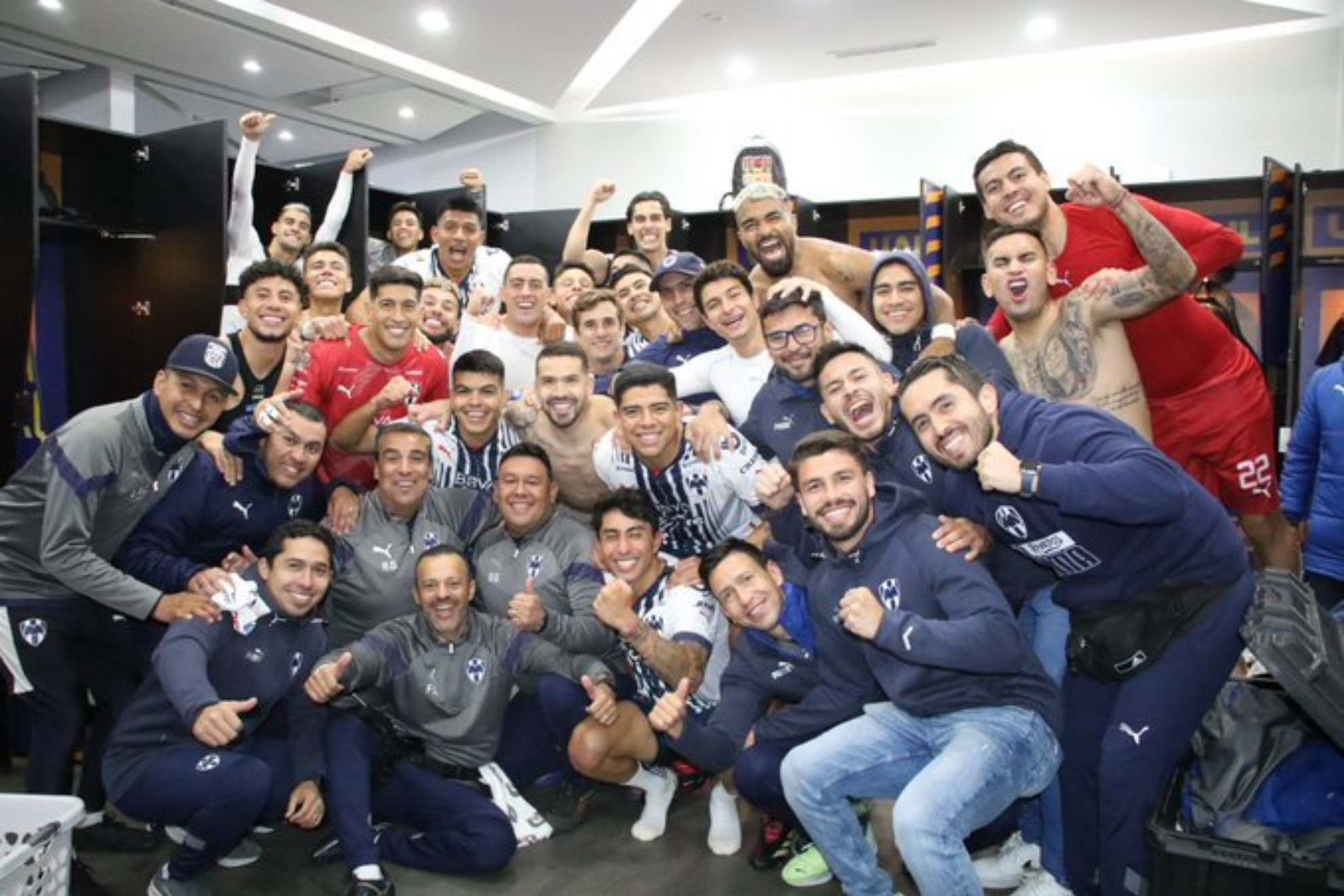Monterrey celebra el Clásico Regio en lo alto del campeonato mexicano.