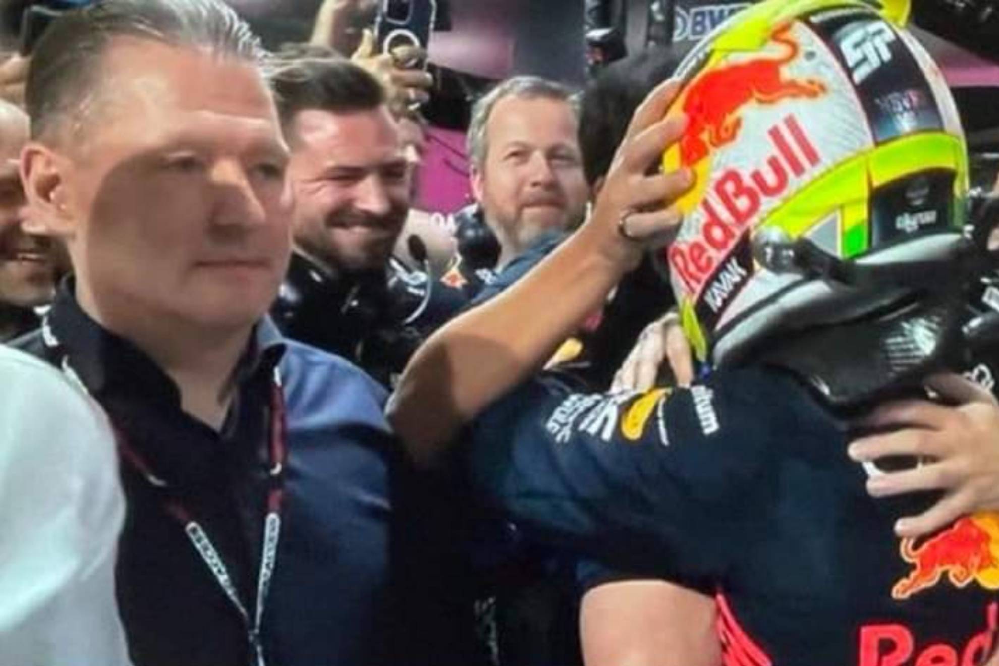 Jos Verstappen se notó frío con la victoria de Checo Pérez en Arabia Saudita