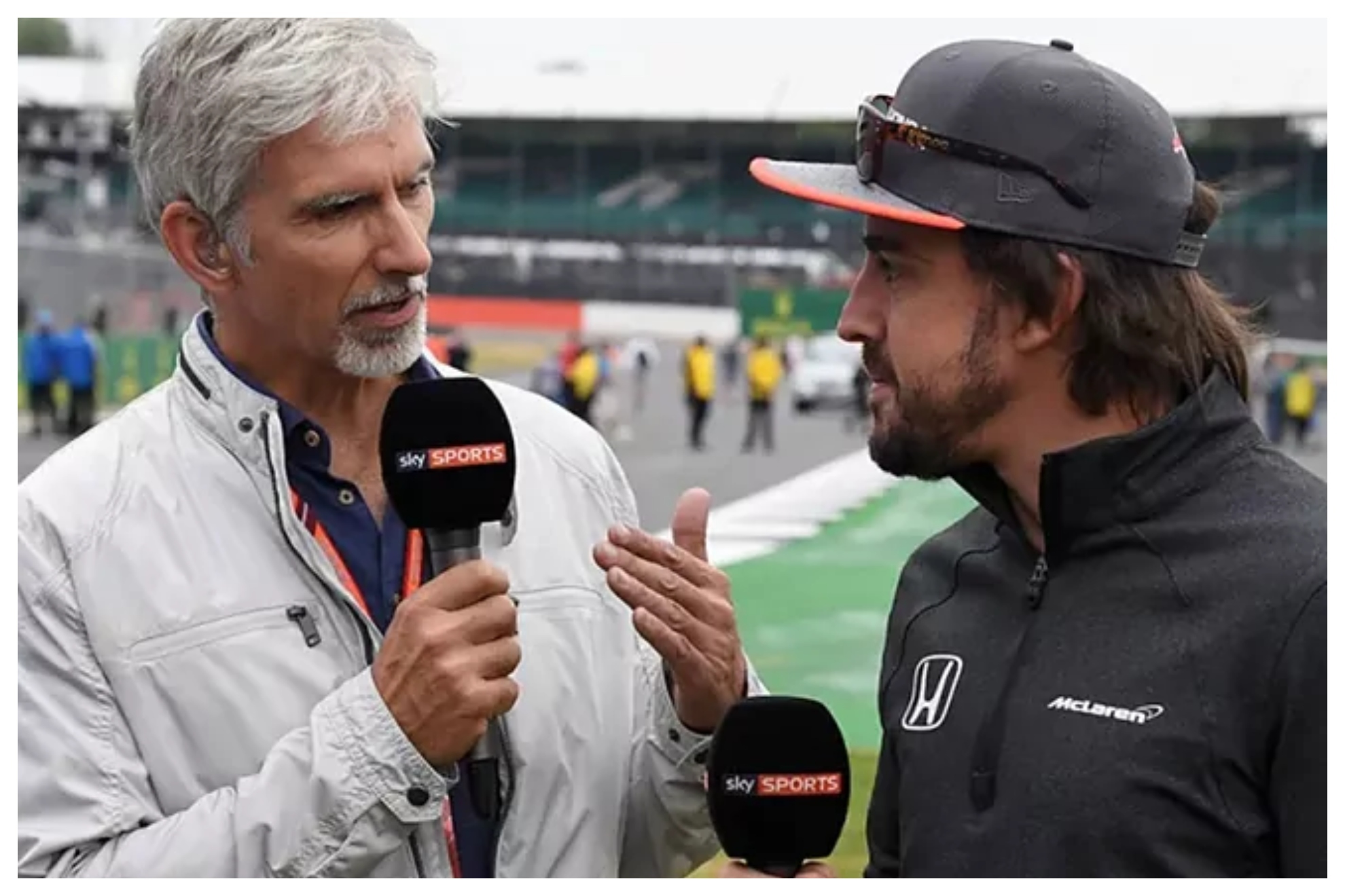Damon Hill entrevista a Fernando Alonso durante un Gran Premio
