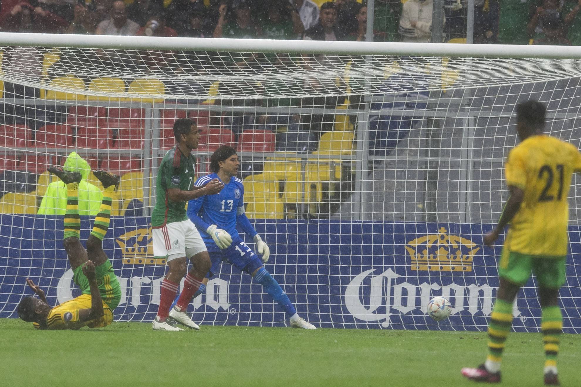 México permitió dos goles en el primer tiempo
