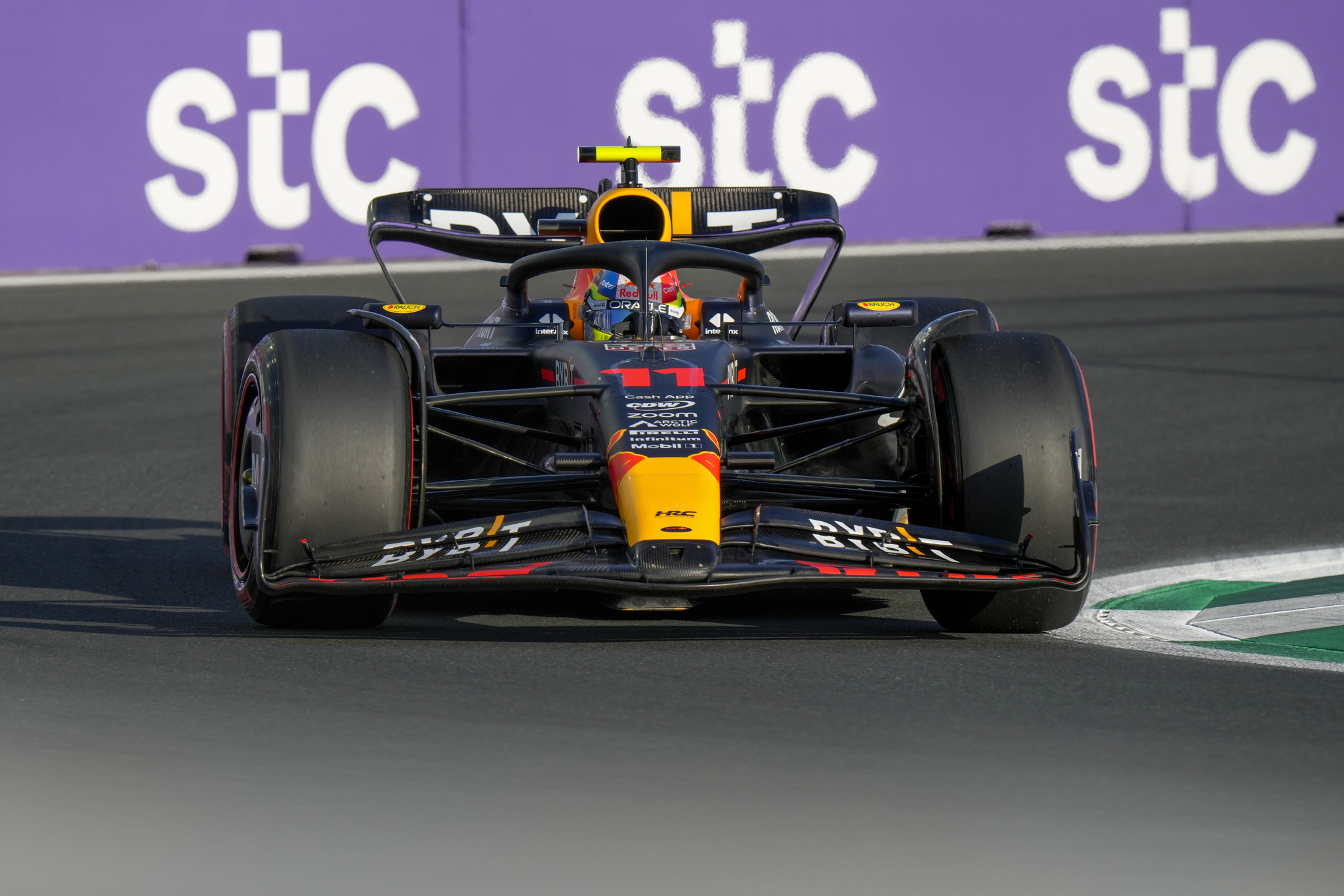 Sergio Checo Pérez mexicano Red Bull primera práctica libre Gran Premio de Fórmula 1 F1 Jeddah Arabia Saudita 2023