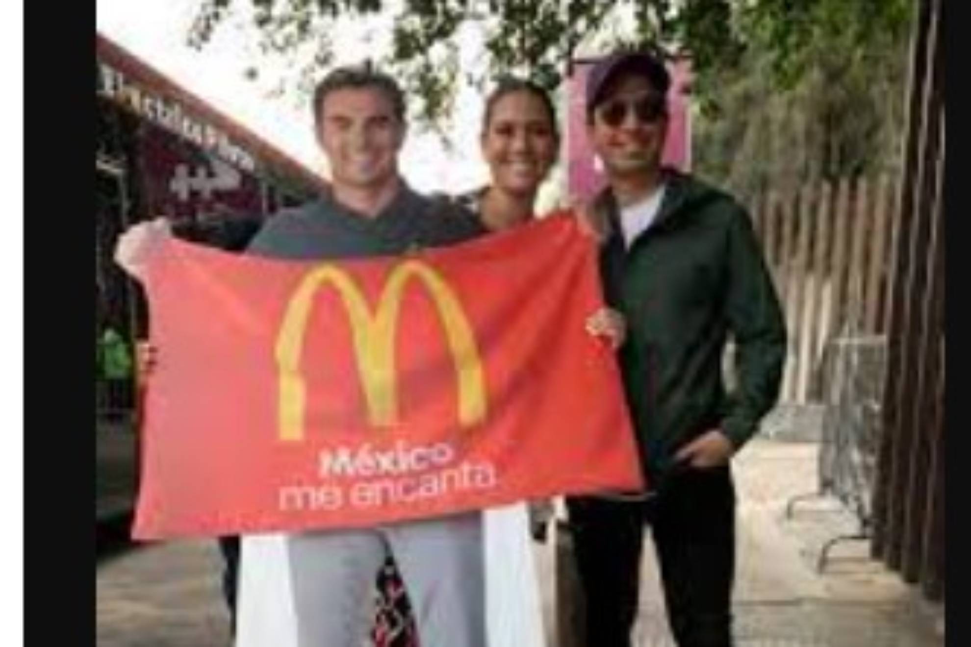 ¡Robarse a Checo Pérez de cartón de McDonald's, el nuevo reto viral!
