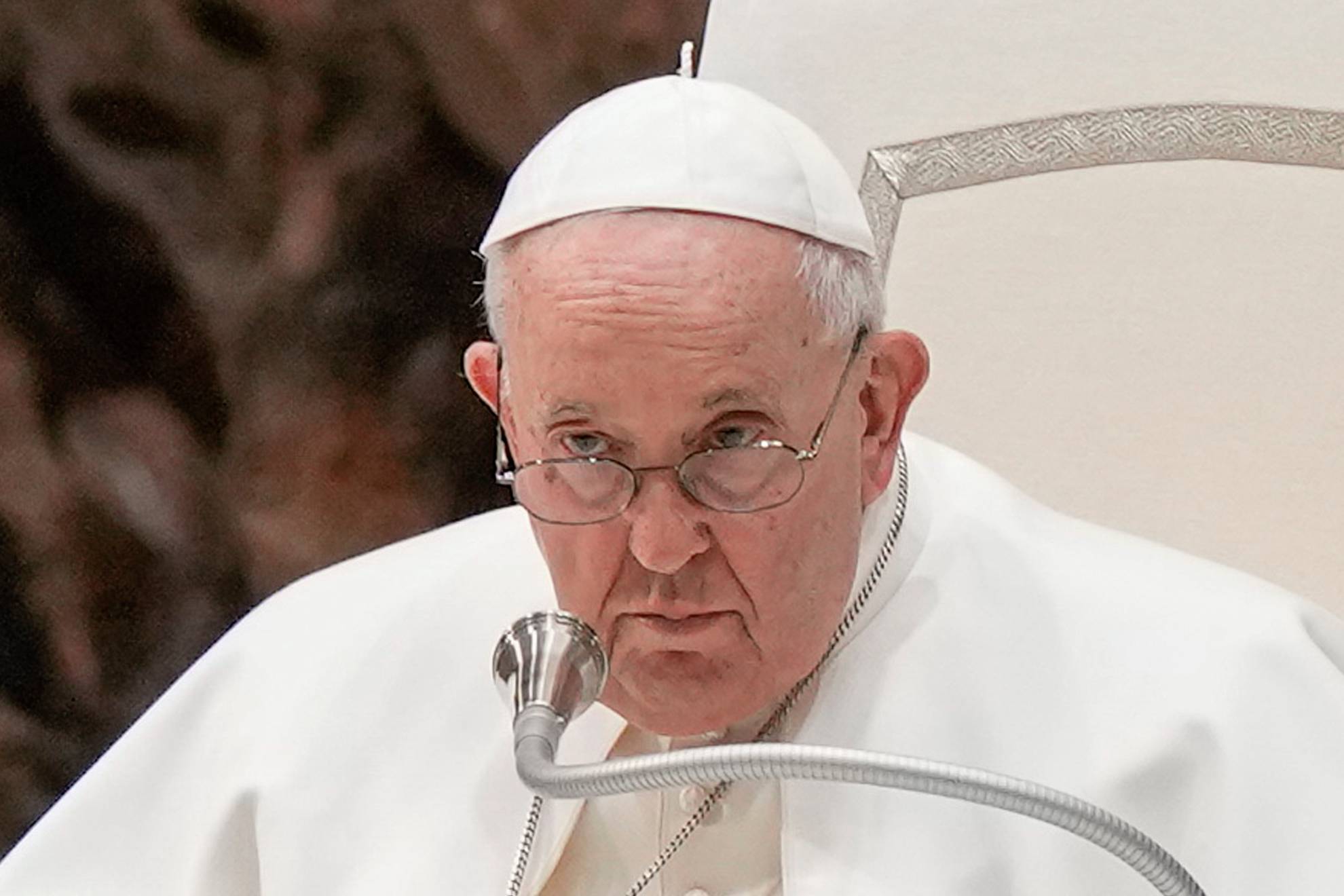 El papa Francisco tiene 86 años de edad. Hoy está hospitalizado