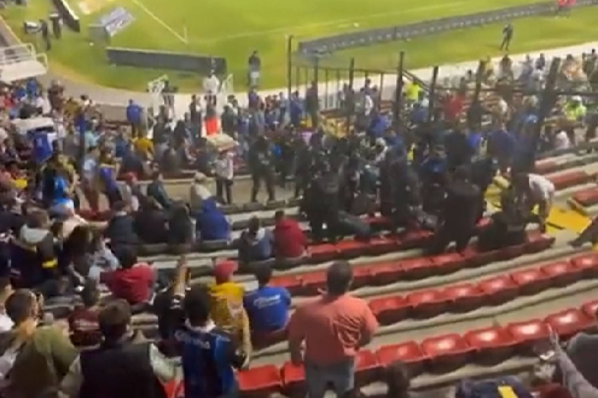Querétaro vs Cruz Azul: Se registró conato de bronca en la tribuna del Corregidora