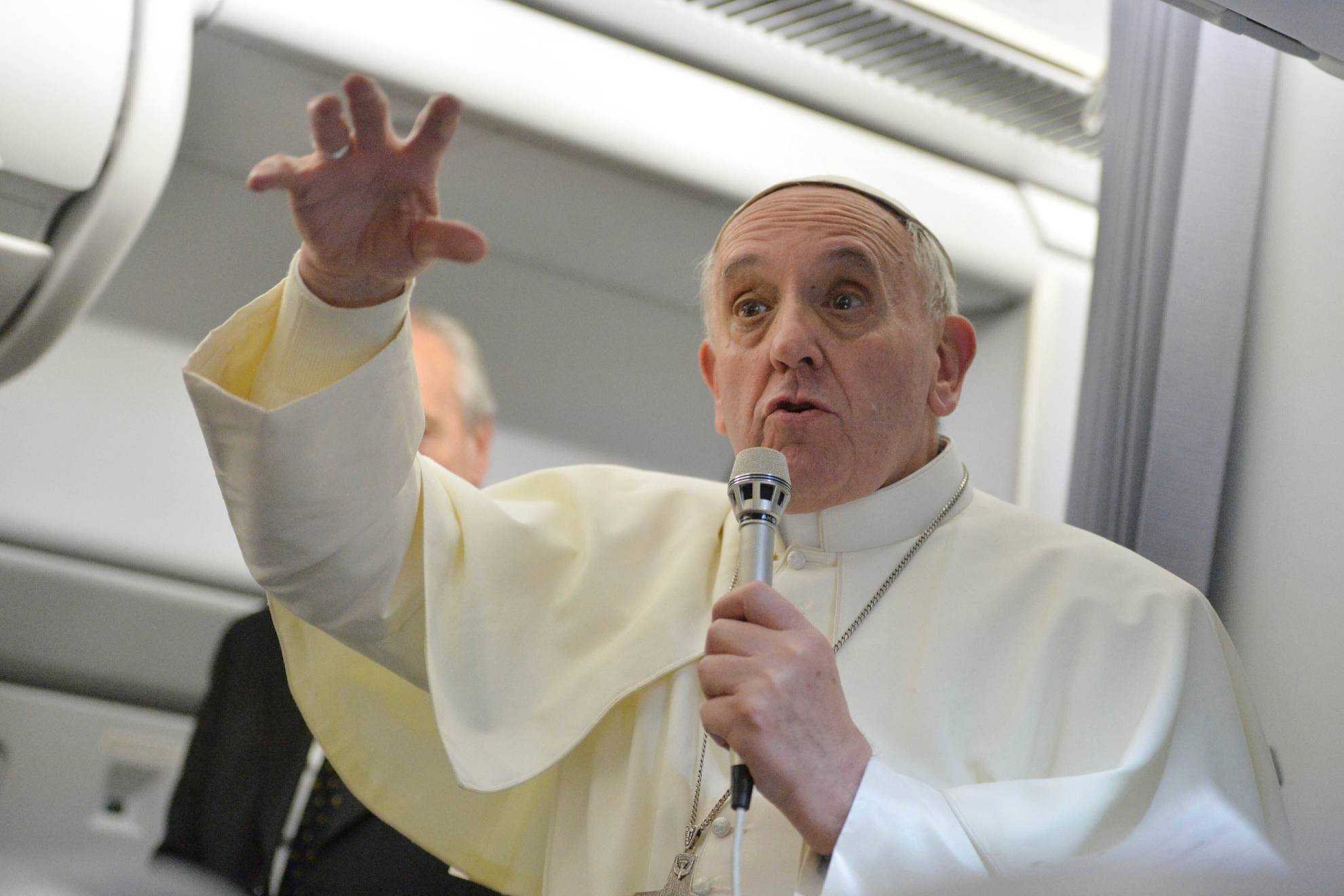 El papa Francisco pasó la noche en el hospital, pero ha mejorado