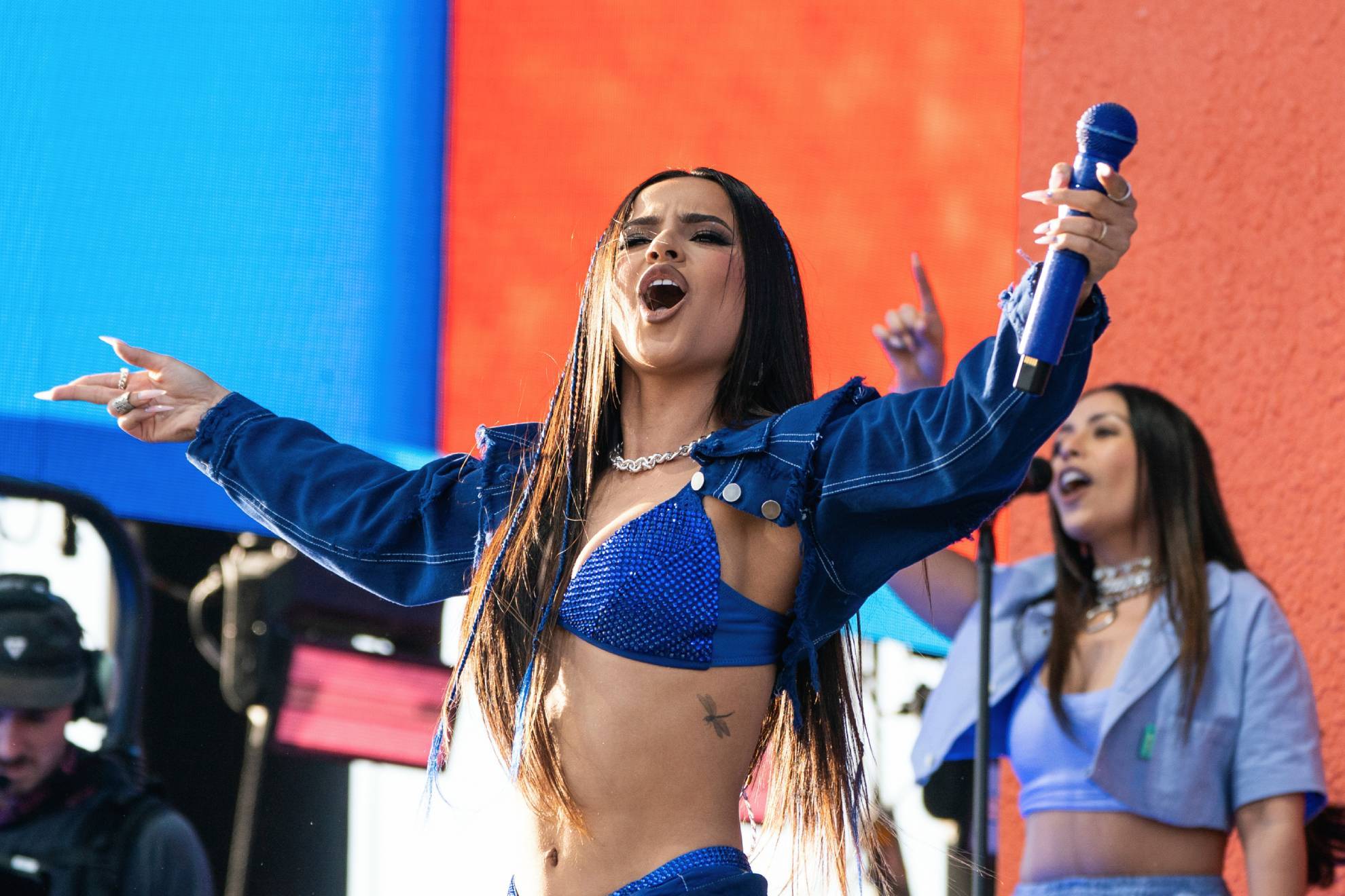 Video de Becky G y Natti Natasha besándose en Coachella causa furor en  redes | MARCA México