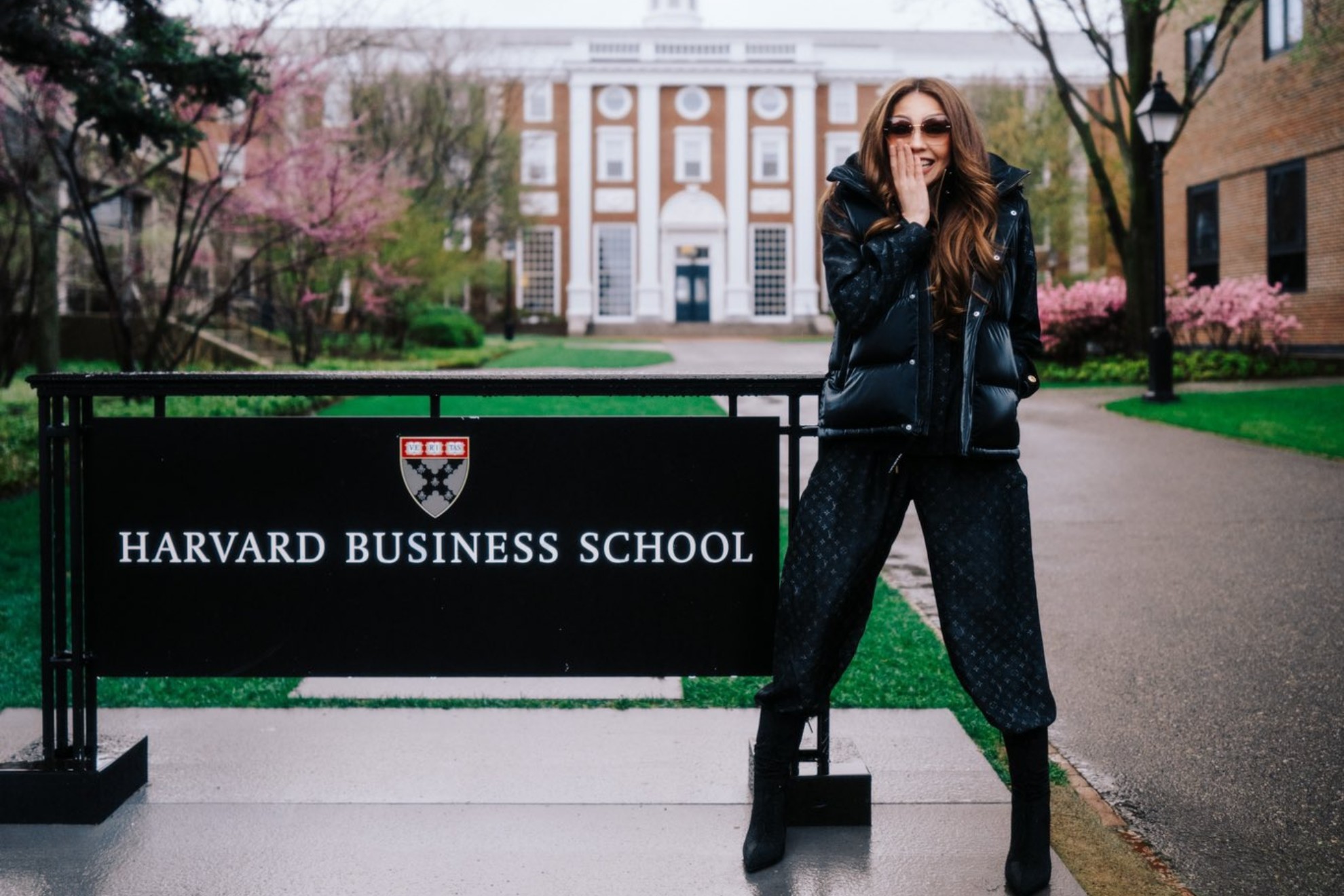 Thalia presumi en redes su visita a Harvard.
