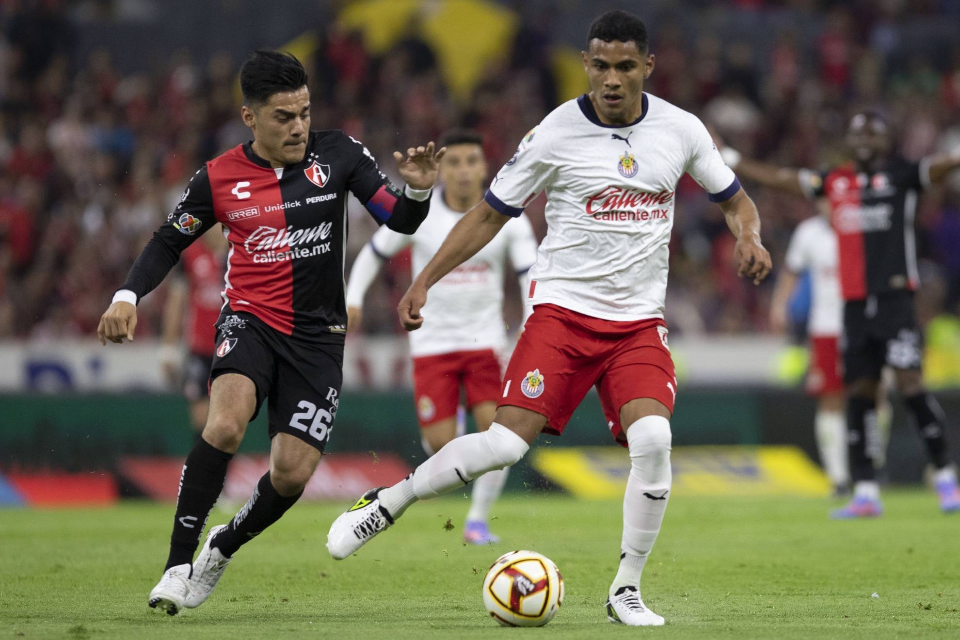 Chivas y Atlas buscan el pase a semifinales mientras eliminan a su acérrimo rival