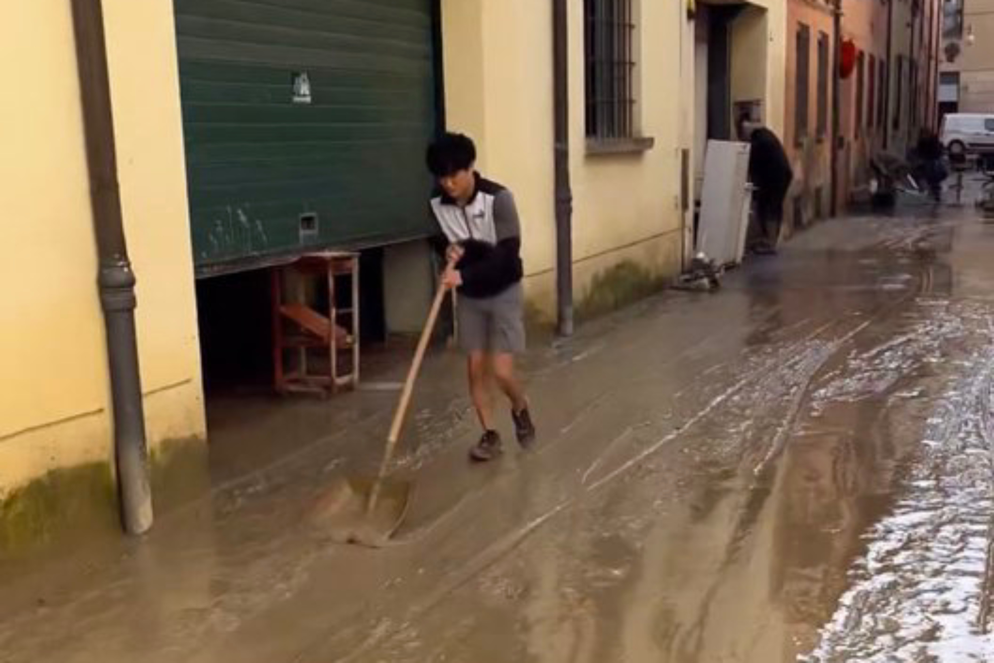 Yuki Tsunoda y su lado ms solidario: 'deja' la F1 para limpiar las calles de inundadas en Italia