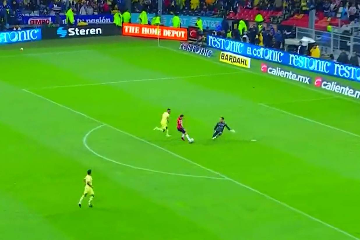 Chivas toma ventaja con este gol que puso en ridículo al América