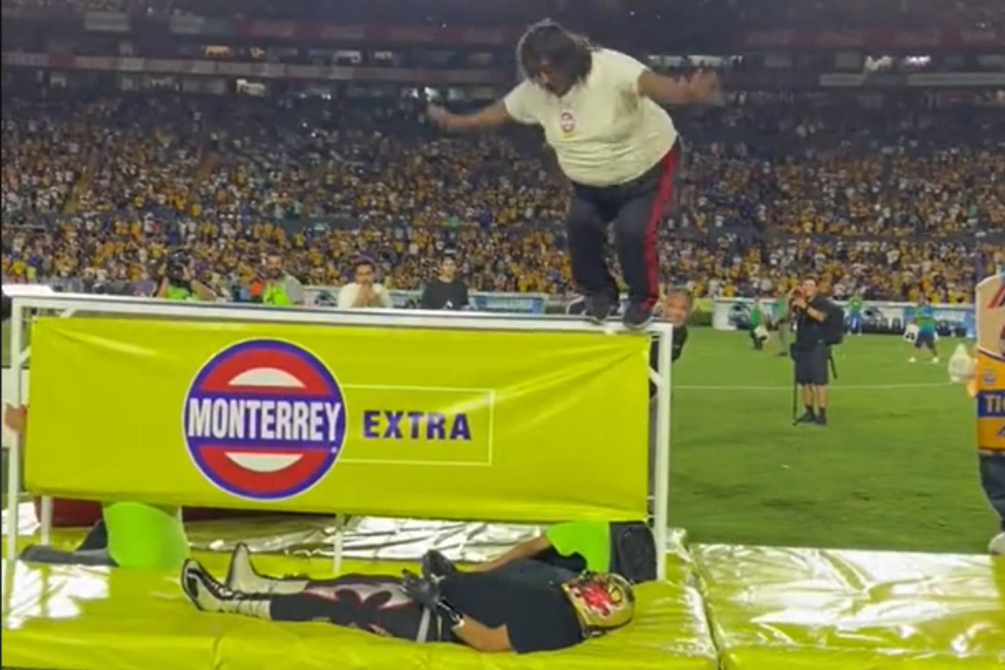 IMPERDIBLE: Se hizo viral el Show de Medio Tiempo de Tigres vs Chivas