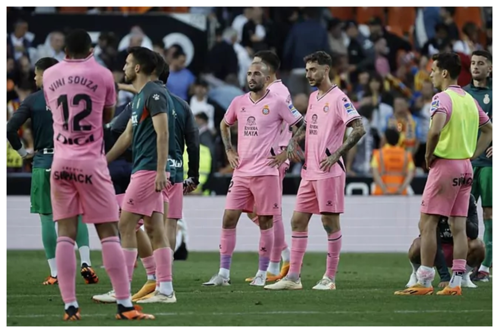 Los jugadores del Espanyol, rotos tras perder ante el Valencia