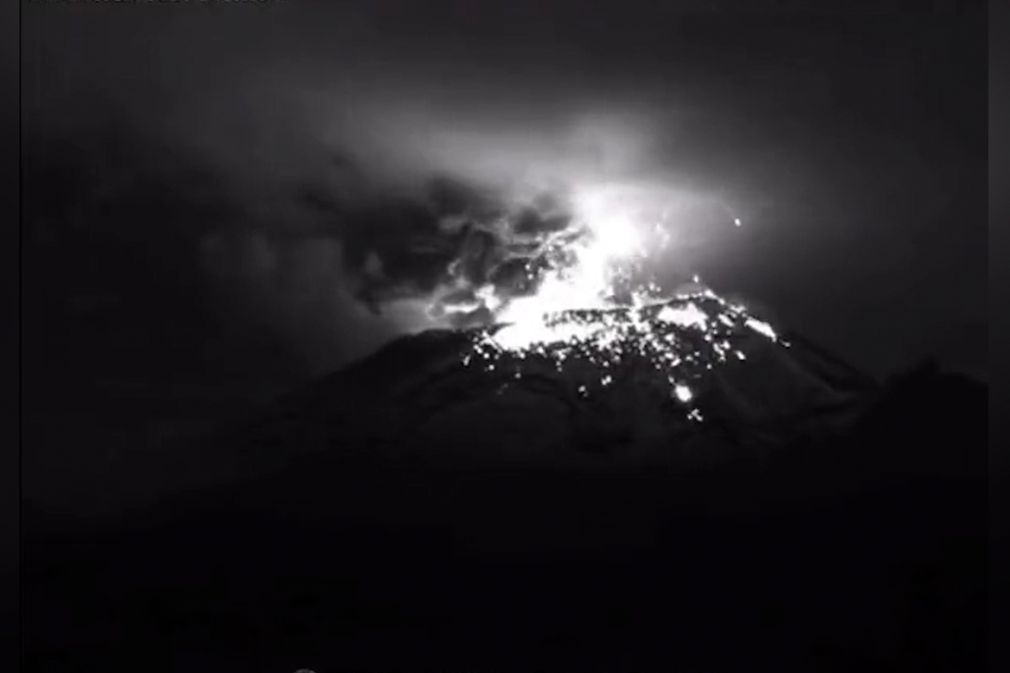 Popocatépetl: Así fue la impresionante explosión de Don Goyo la noche del domingo