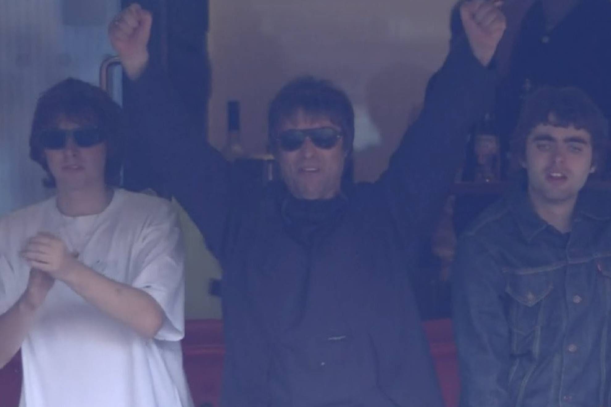 El ex vocalista de Oasis, Liam Gallagher, molestó a un fan en la Final de la FA Cup.
