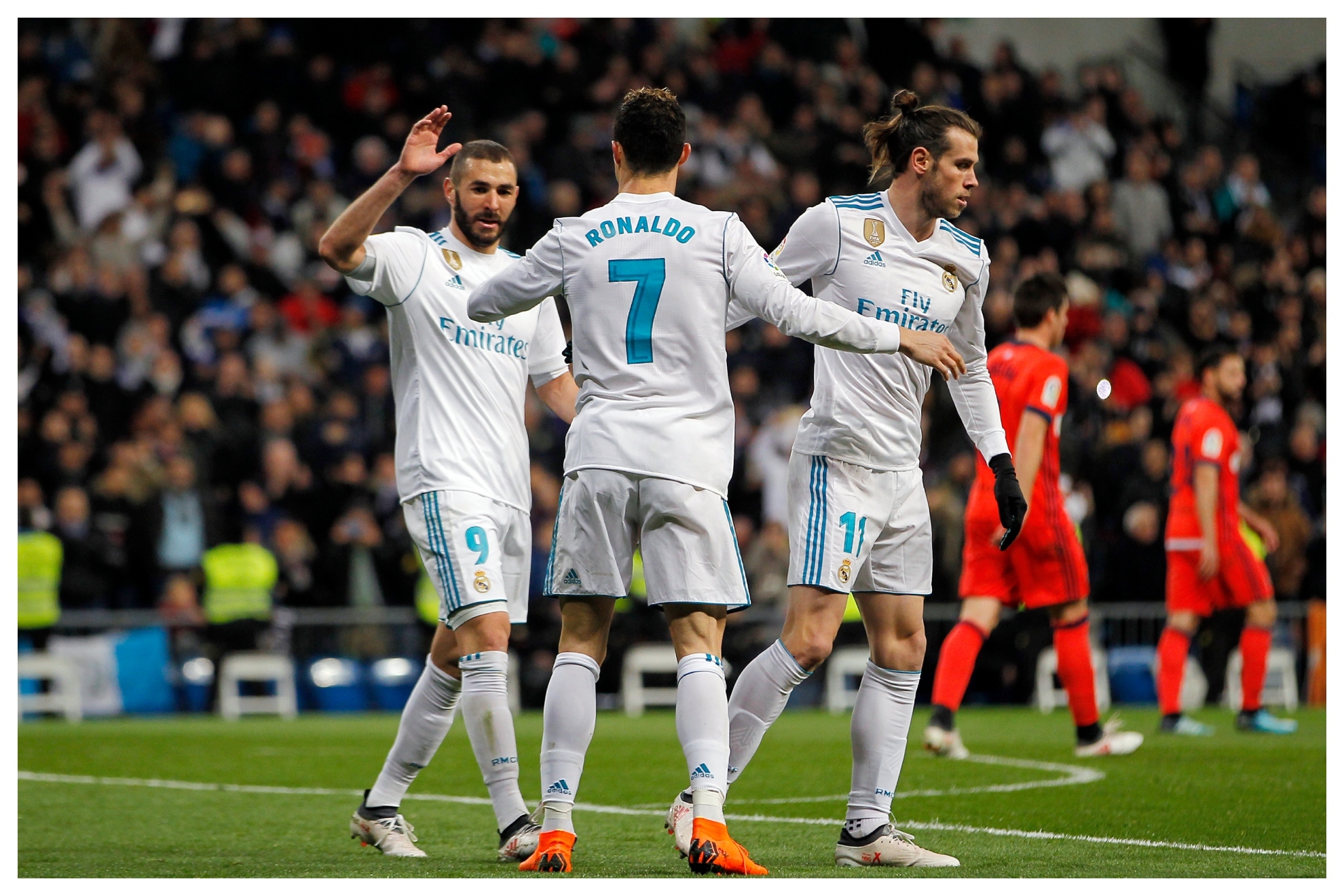 Benzema, Cristiano y Bale celebran un gol con el Real Madrid