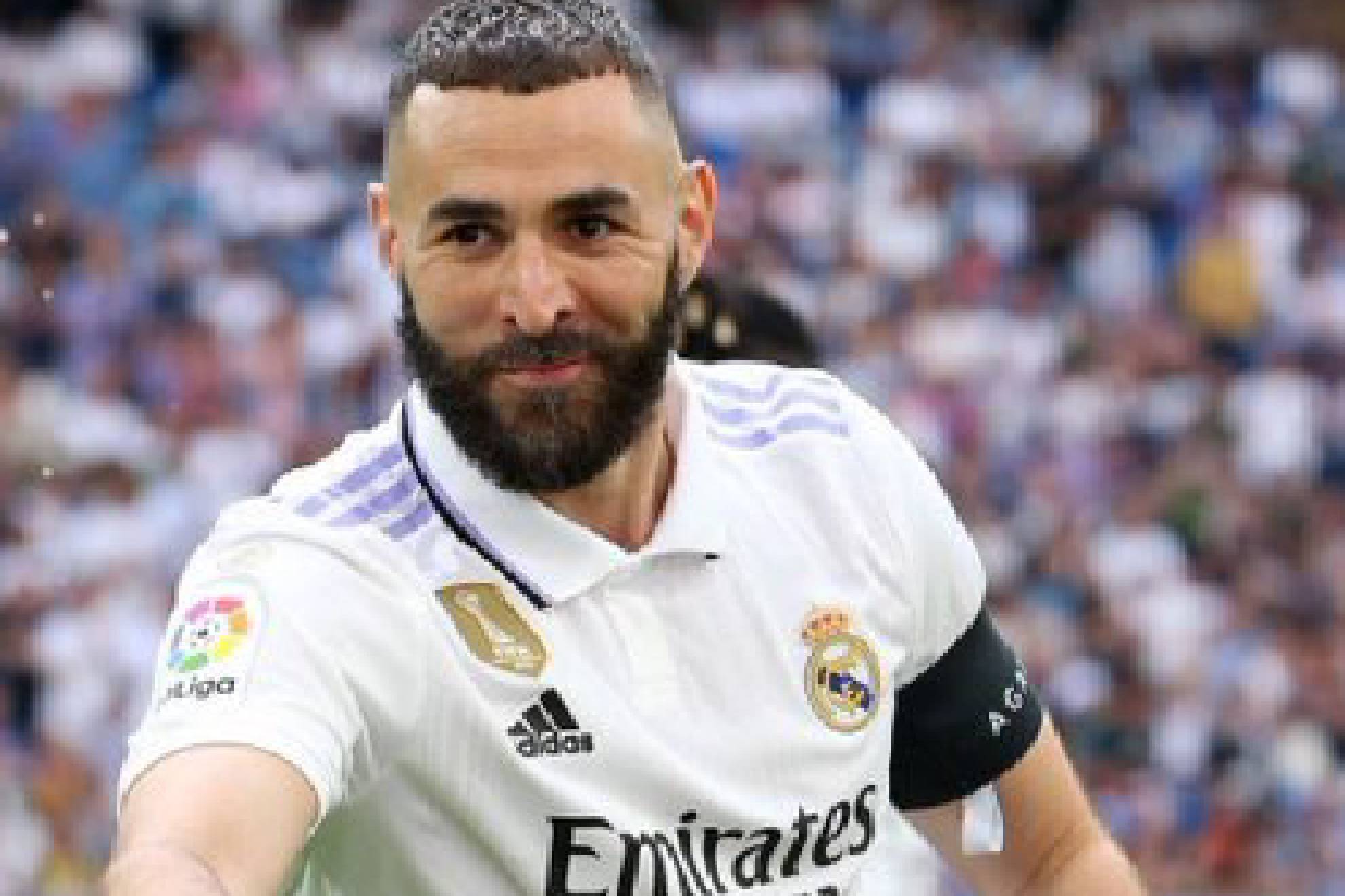 Karim Benzema se despidió en el Santiago Bernabéu de la camiseta merengue
