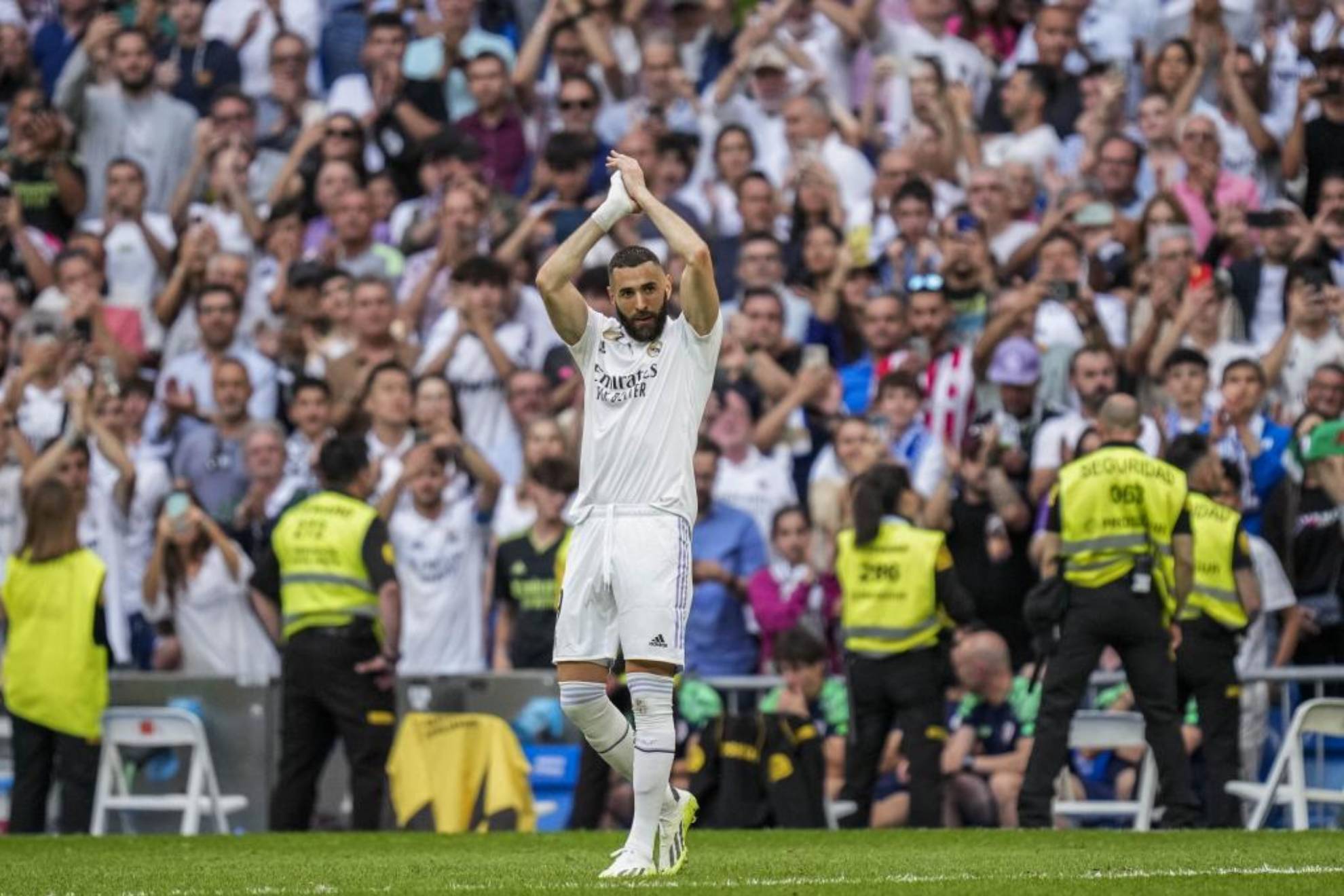 Karim Benzema se fue ovacionado de su último partido con el Real Madrid