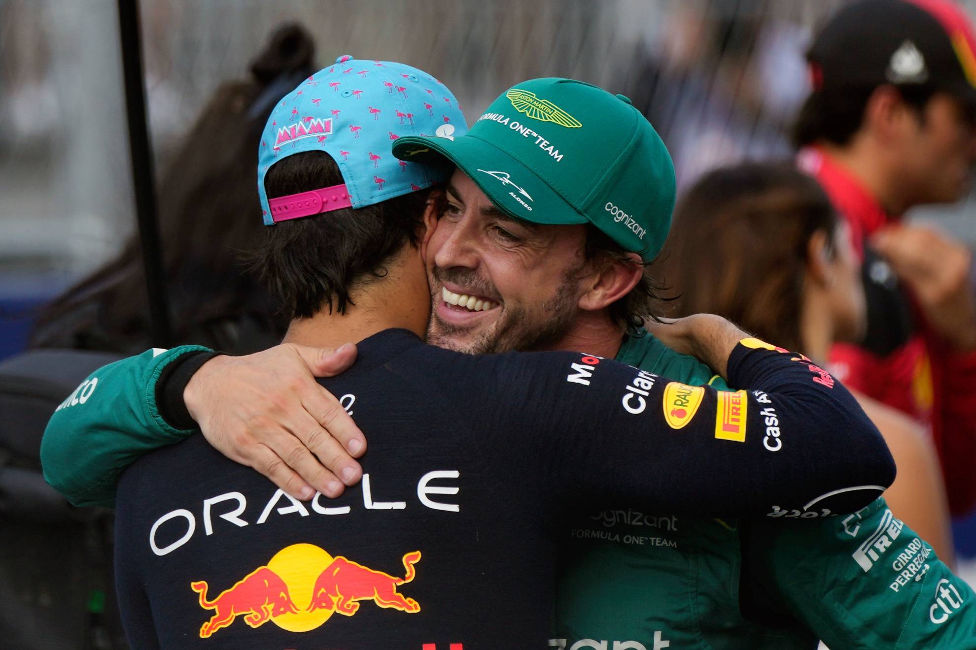 Alonso y Checo celebraban en Miami, ahora compiten por el segundo puesto del Mundial de Pilotos