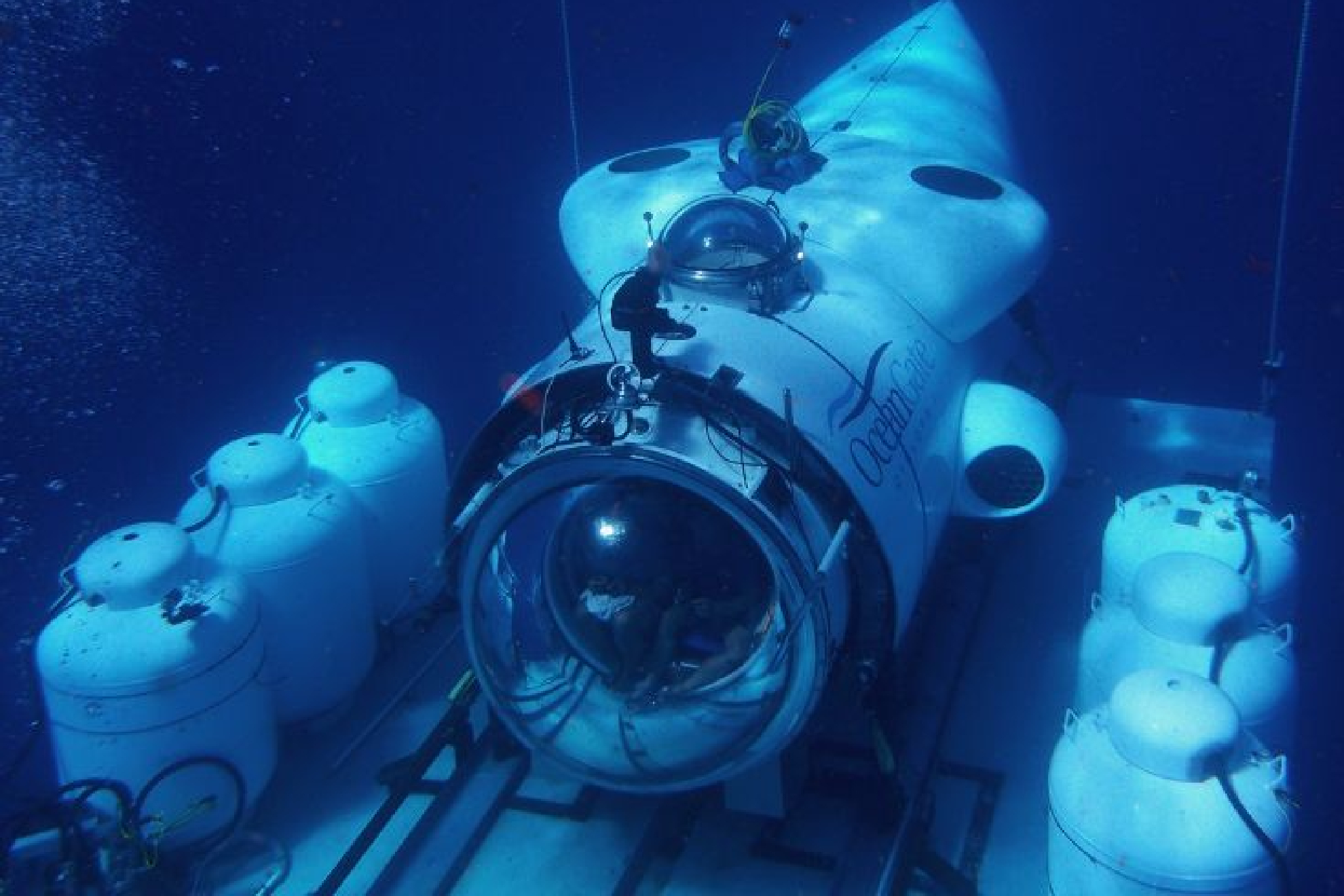 En el imponente fondo marino reposa el Titanic.