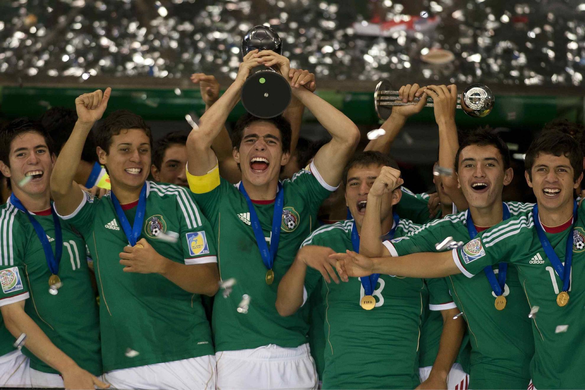 Seleccin mexicana festejando su segundo Mundial Sub 17 en 2011