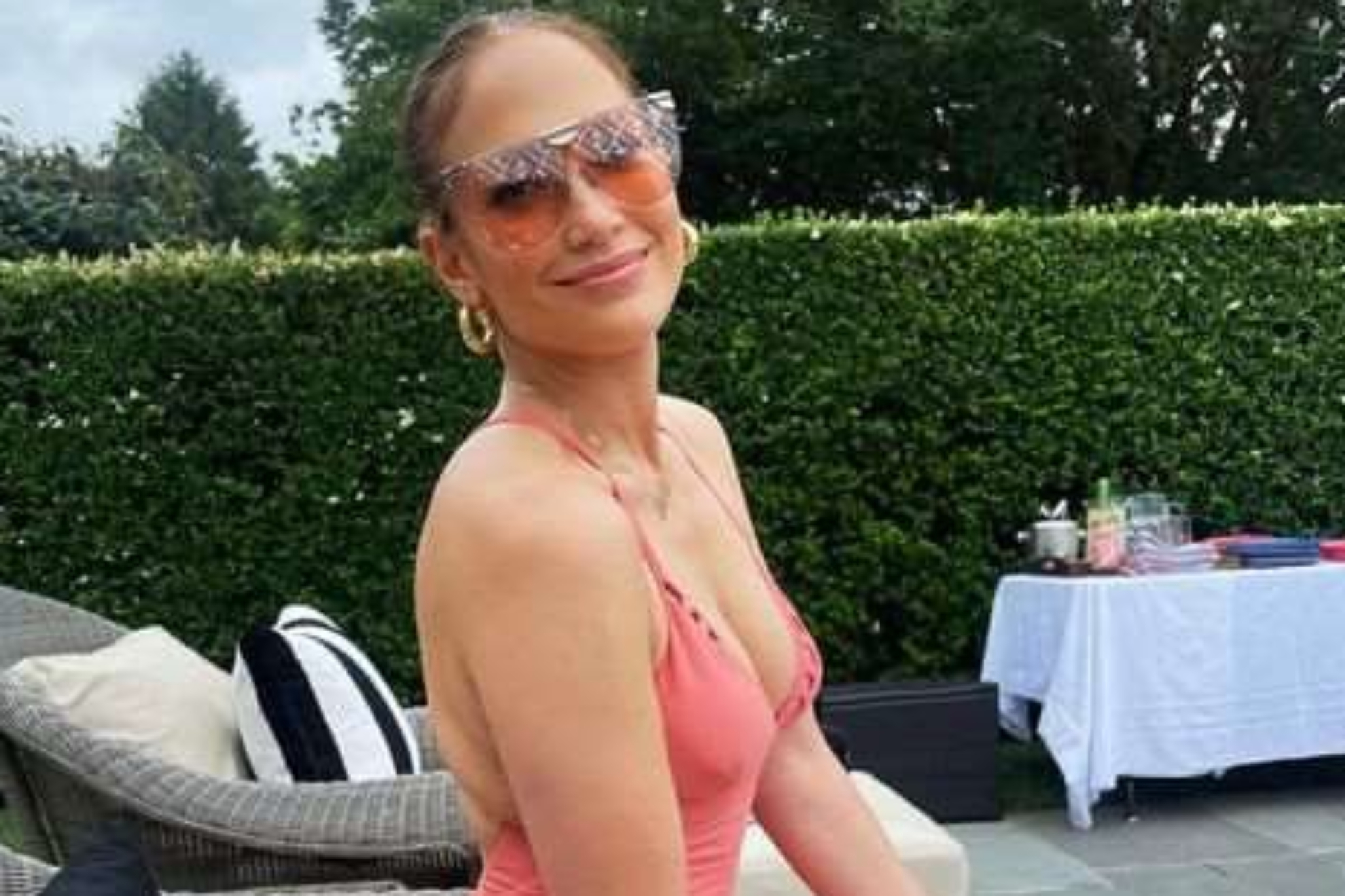 Jennifer López tiene 53 años: Las sensuales fotos que lo hacen parecer