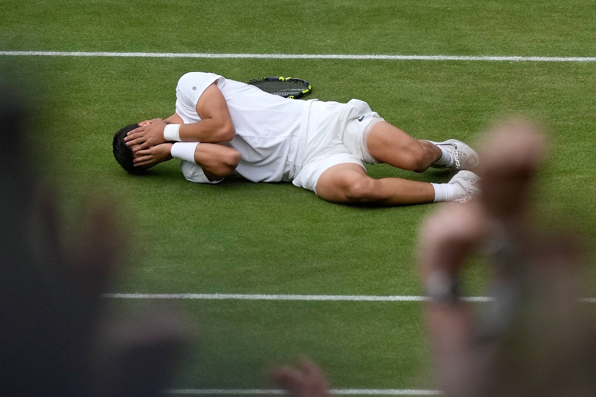 Alacaraz celebra ganar Wimbledon