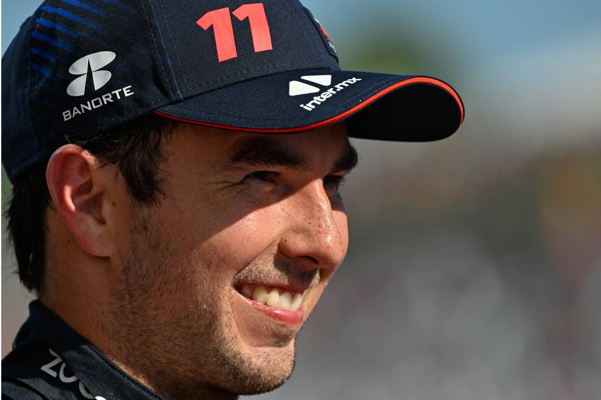 El piloto mexicano Checo Prez sonre tras quedar tercero en Hungra
