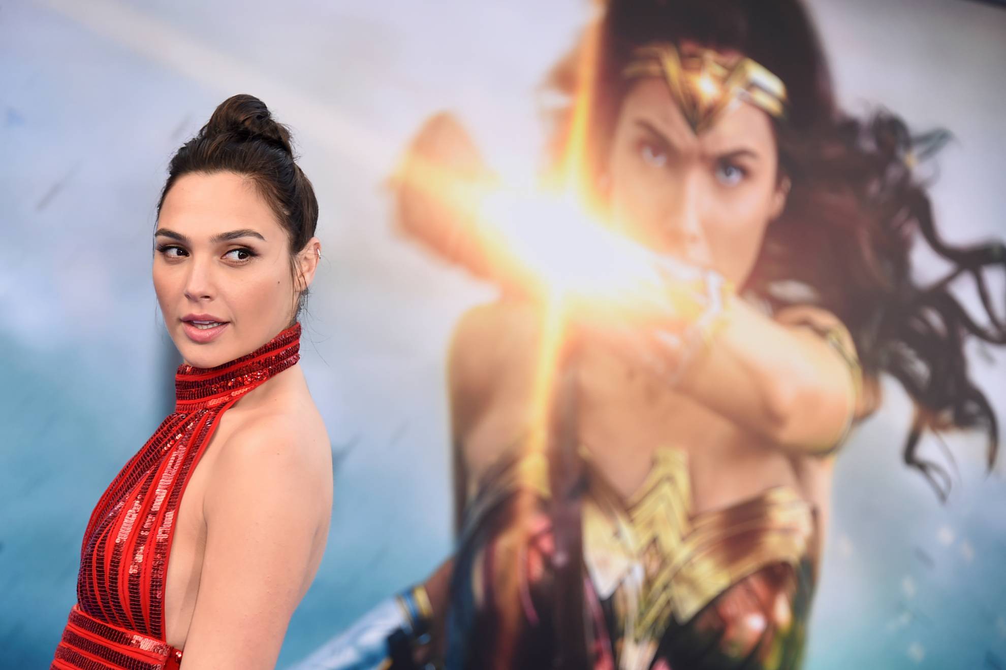 Gal Gadot ha ganado fama por su papel de Wonder Woman; ahora se espera se complete la triloga