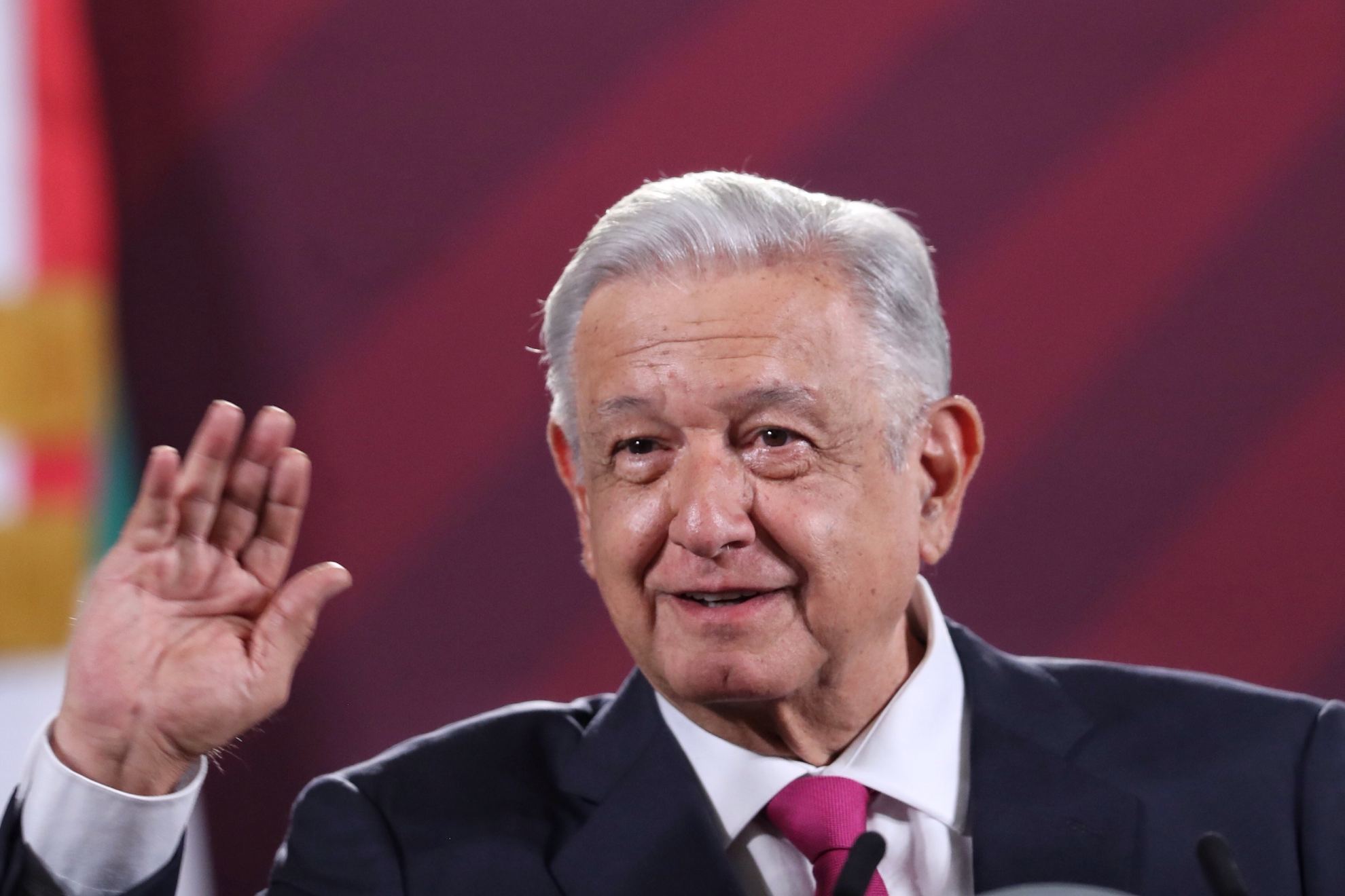 El presidente Andrs Manuel Lpez Obrador celebr la decisin del INE respecto a sus maaneras