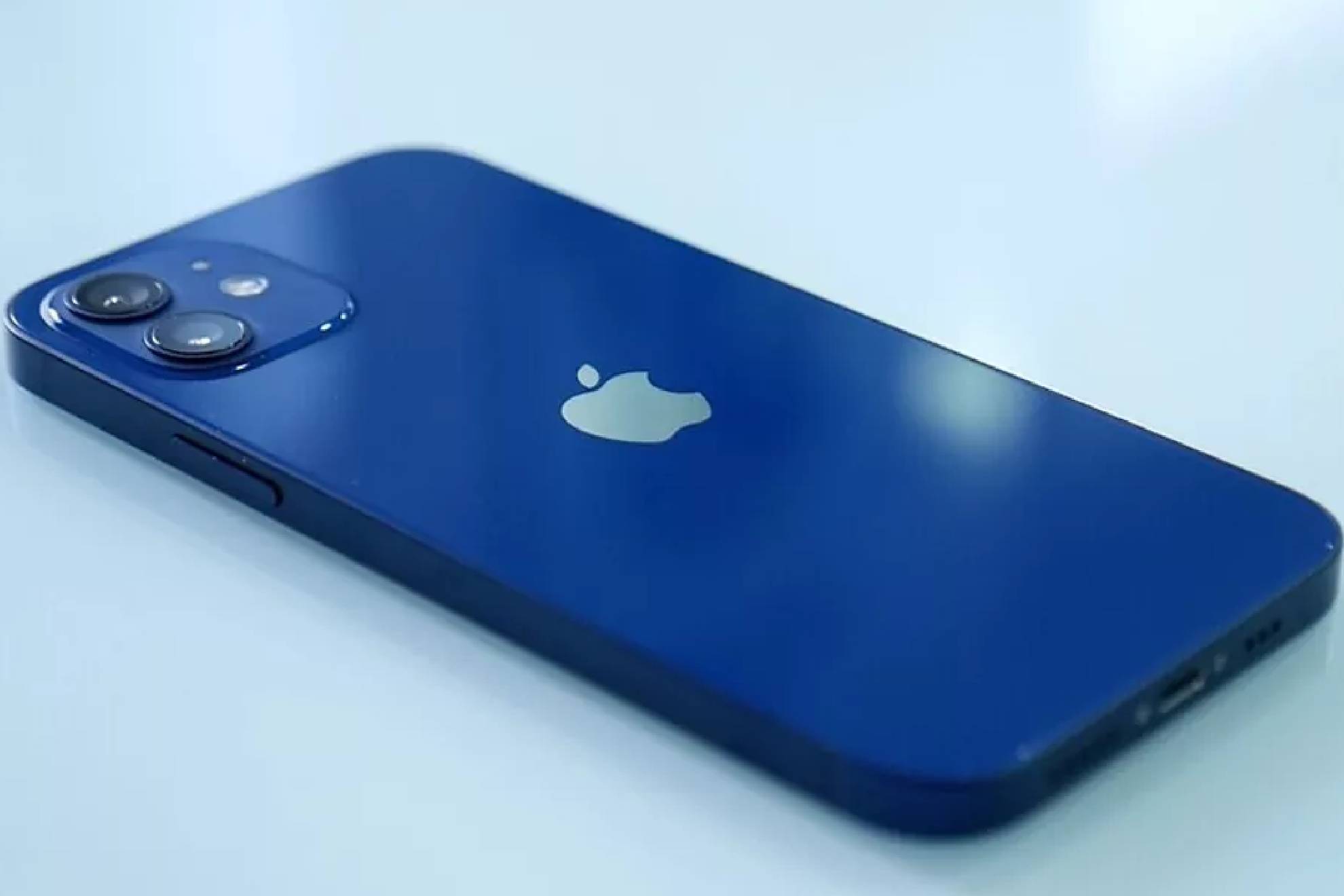 Francia detiene la venta del iPhone 12 por niveles de radiacin