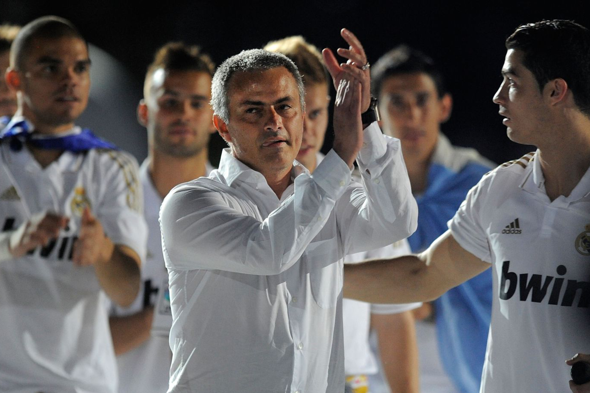 Varios seguidores se imaginan a Jos Mourinho festejando as como sola hacerlo con el Real Madrid