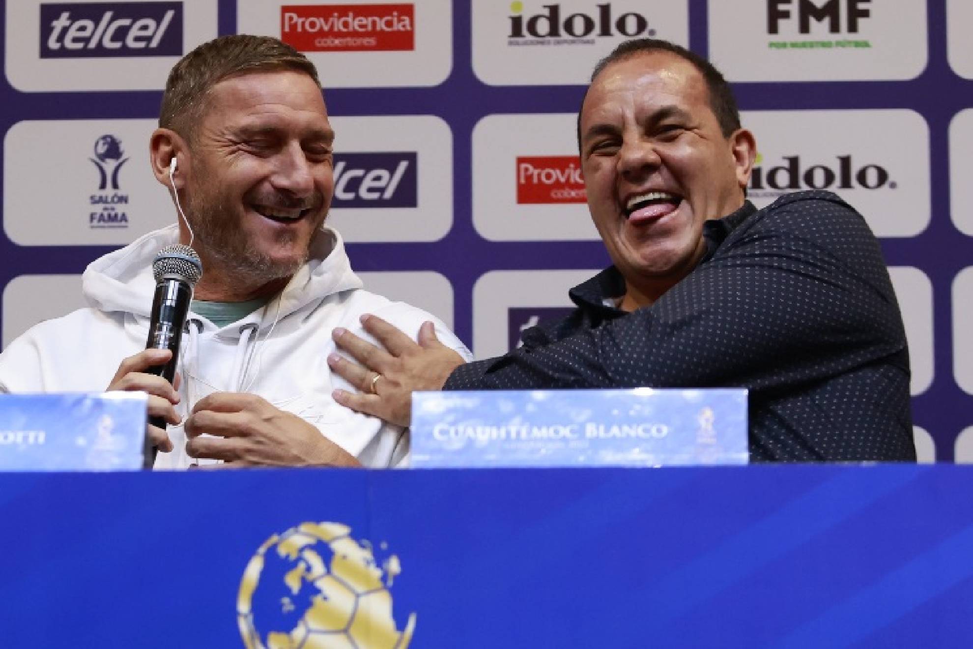 Cuauhtmoc Blanco y Francesco Totti, juntos en el Saln de la Fama 2023.
