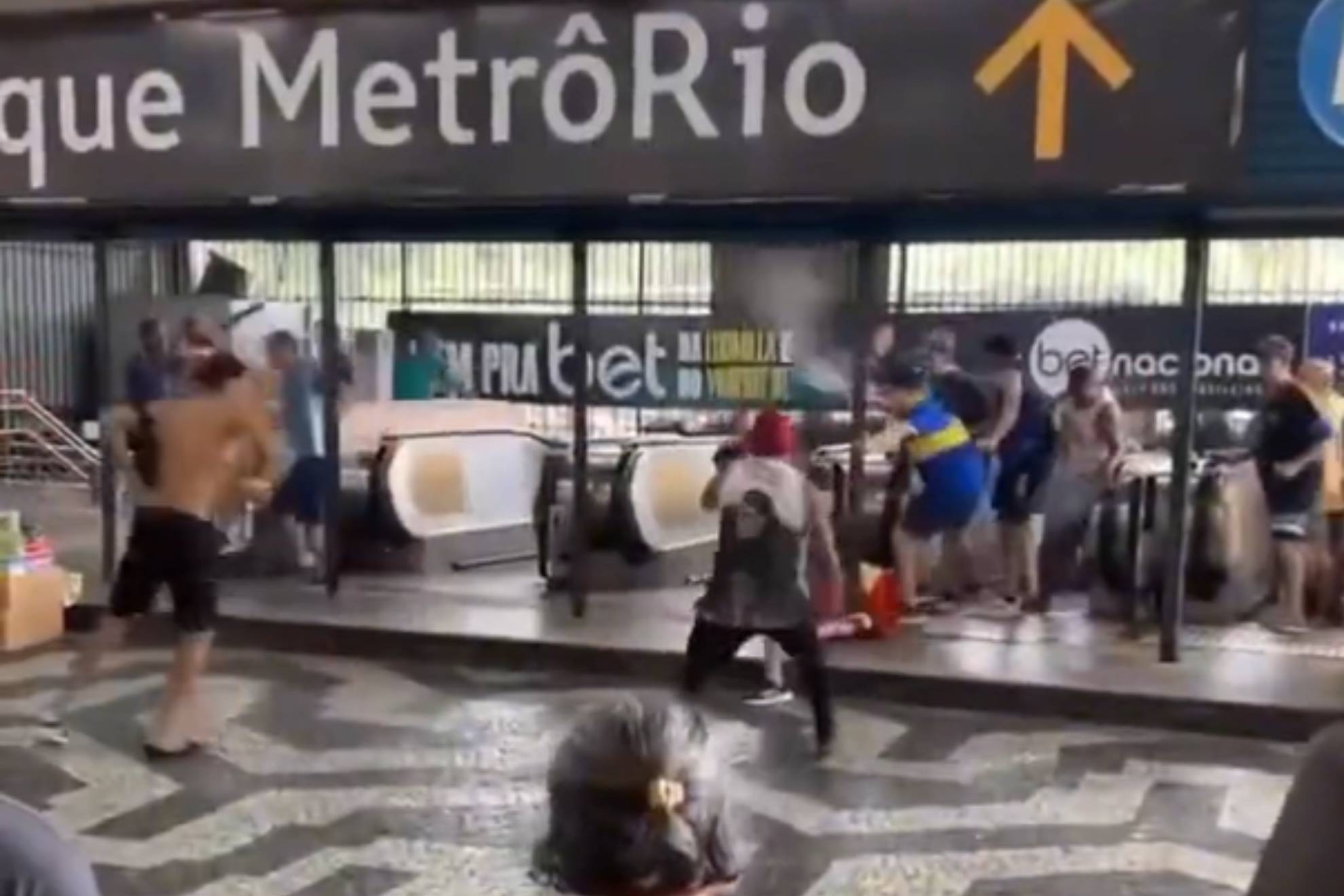Pelea campal en metro de Ro de Janeiro previo a la Final de Copa Libertadores