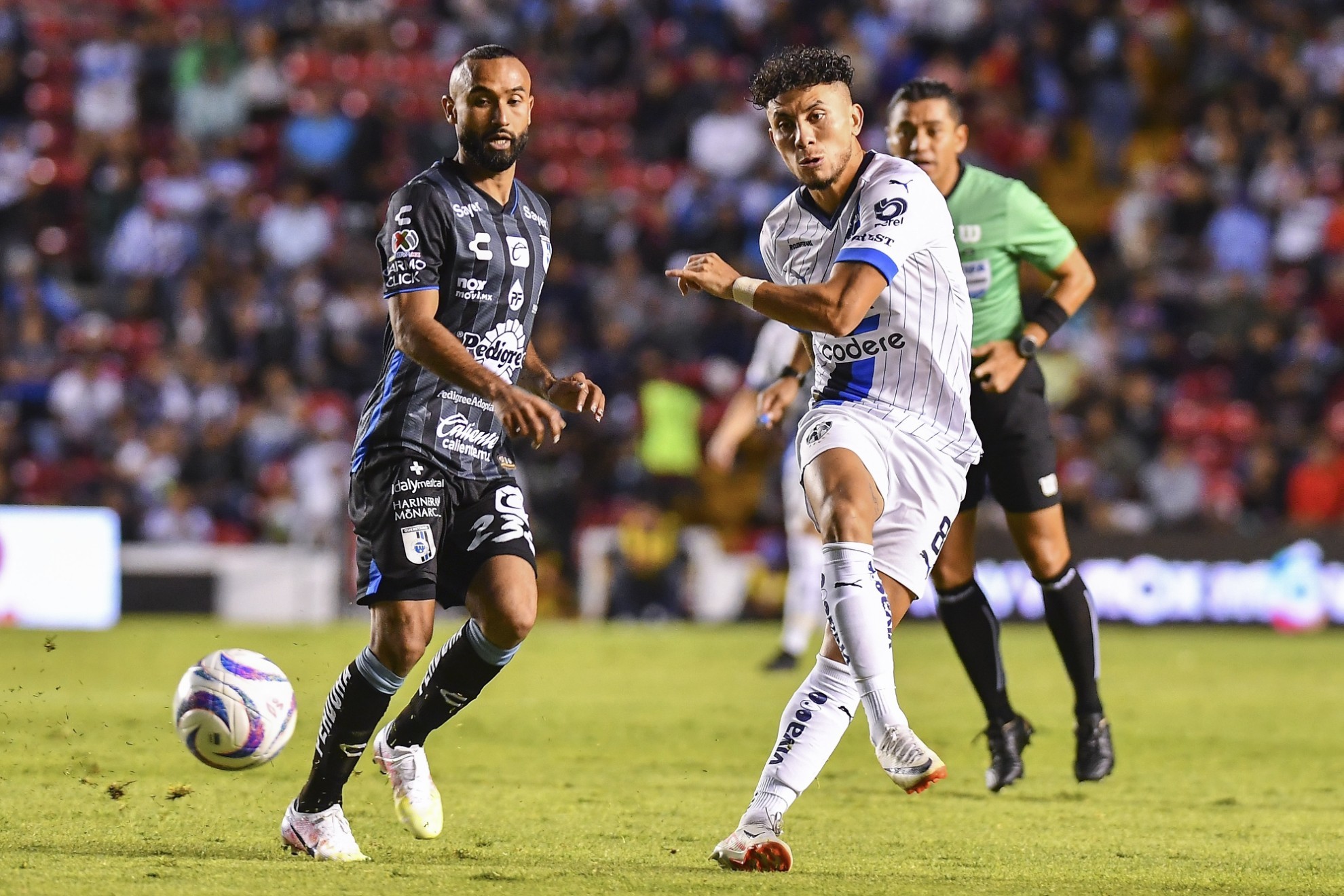 Pumas y Rayados igualaron sin goles en La Corregidora
