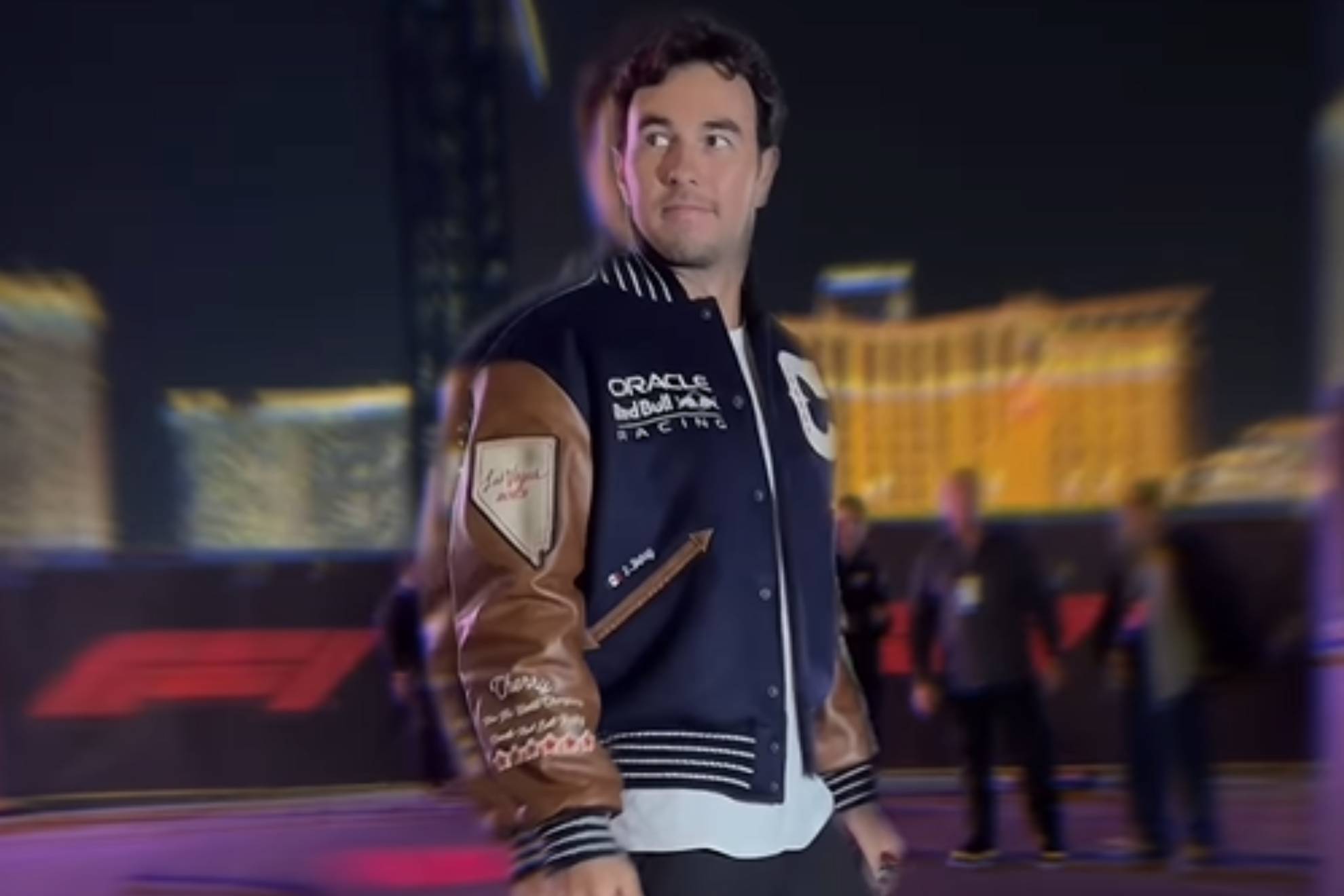 Checo Prez luce costosa chamarra de Red Bull en Las Vegas: Precio, marca y dnde comprar