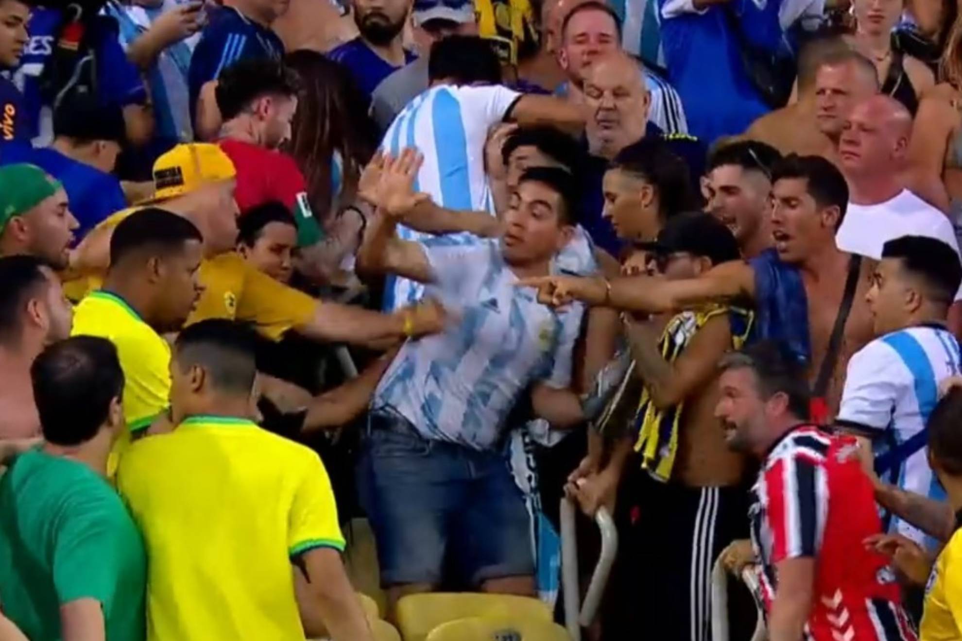 Brasil vs Argentina: Messi y jugadores argentinos abandonan juego por pelea de aficionados en Maracaná