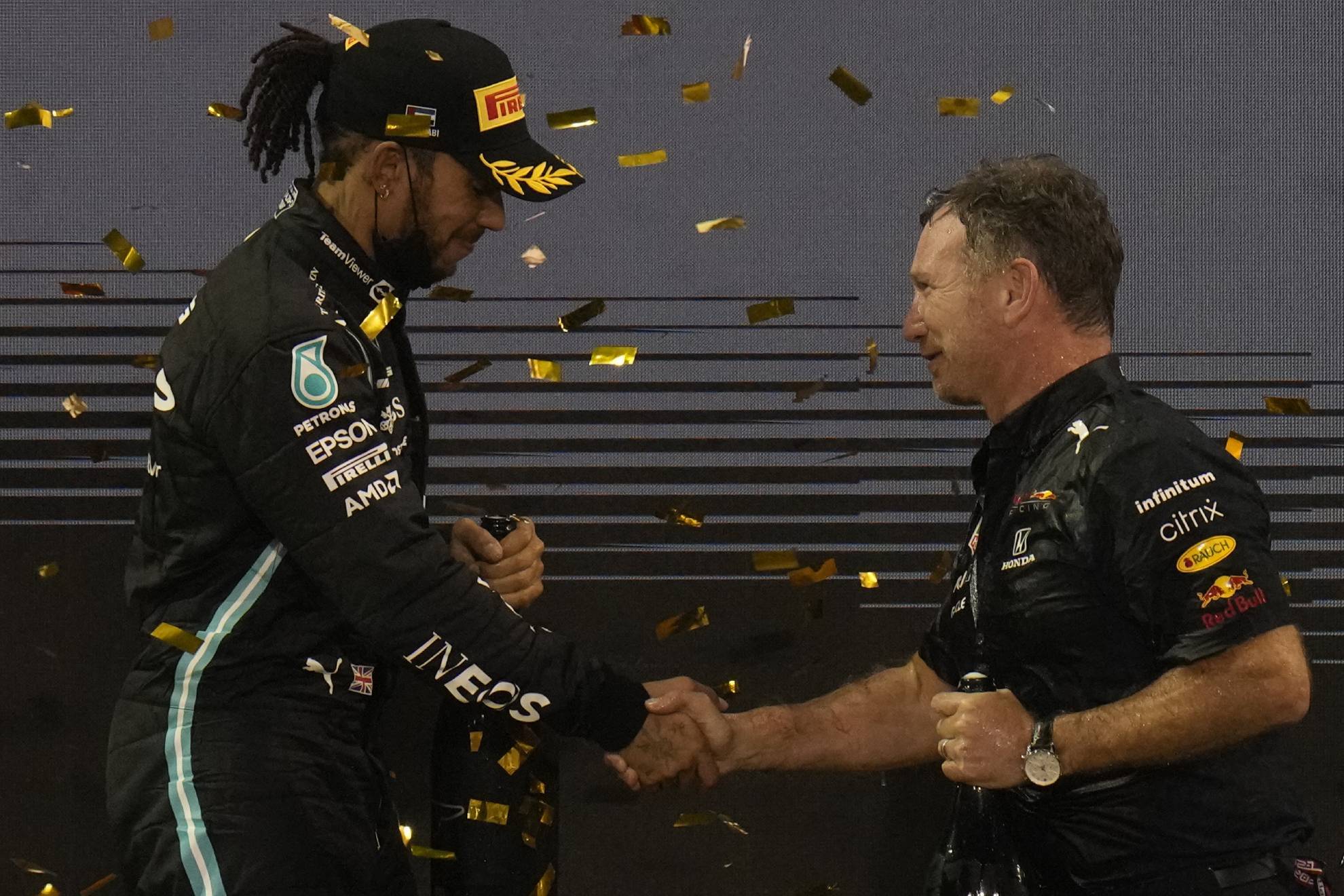 El siete veces campen de F1 junto al director de Red Bull en el GP de Abu Dhabi 2021