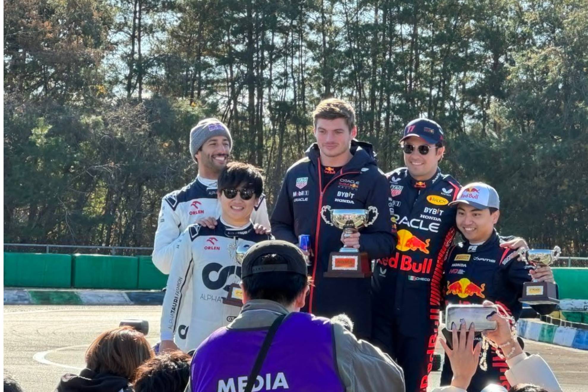 Verstappen y Checo Pérez celebran en el Honda Thanks Day