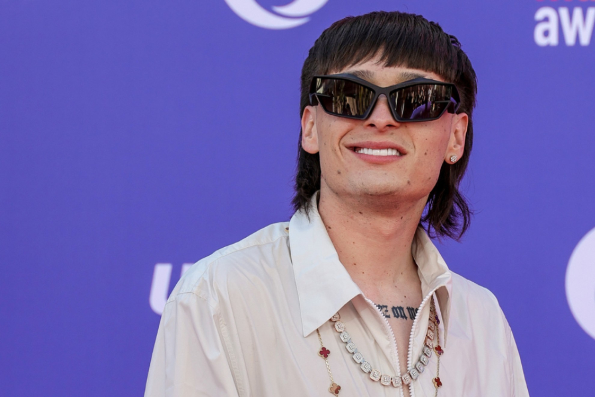 Peso Pluma Así suena su canción Ella Baila Sola en francés MARCA México