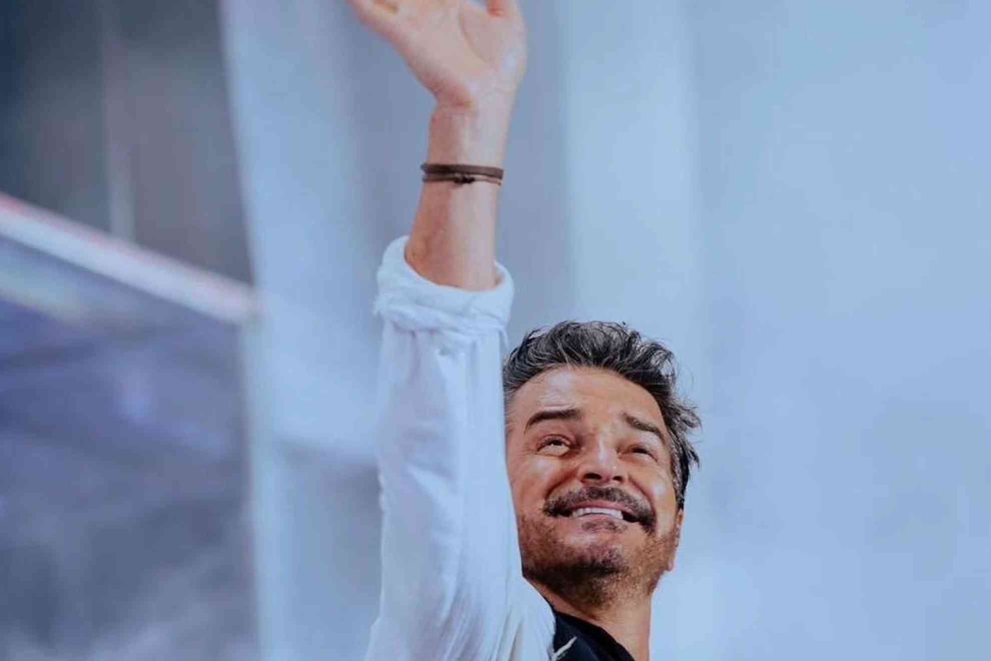 Ricardo arjona el sale reloj