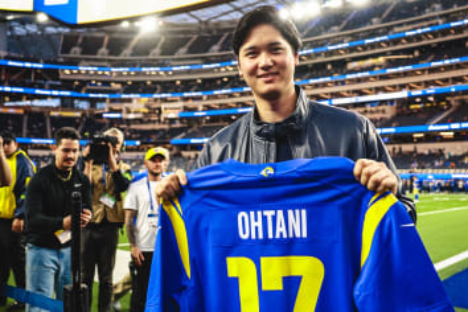 Ohtani fue bien recibido en LA por los Rams.