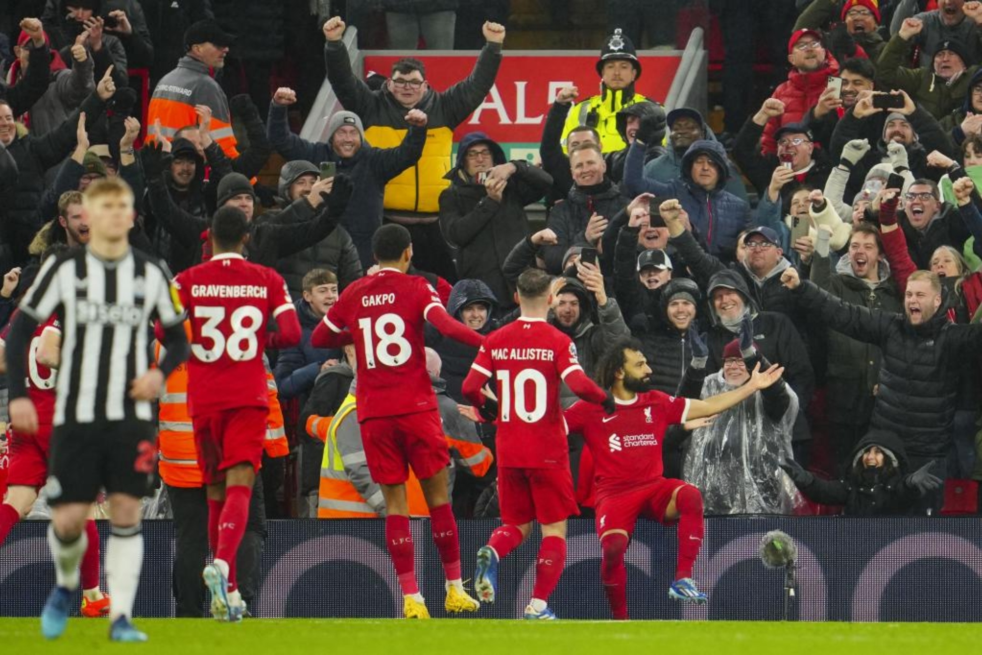 Salah celebra el cuarto gol del Liverpool al Newcastle