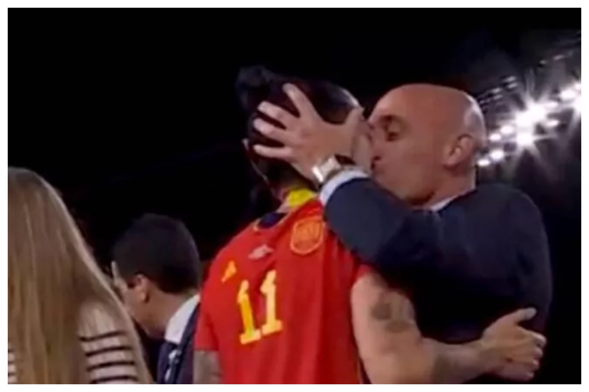 Rubiales, en el momento de besar a Jenni Hermoso tras ganar el Mundial