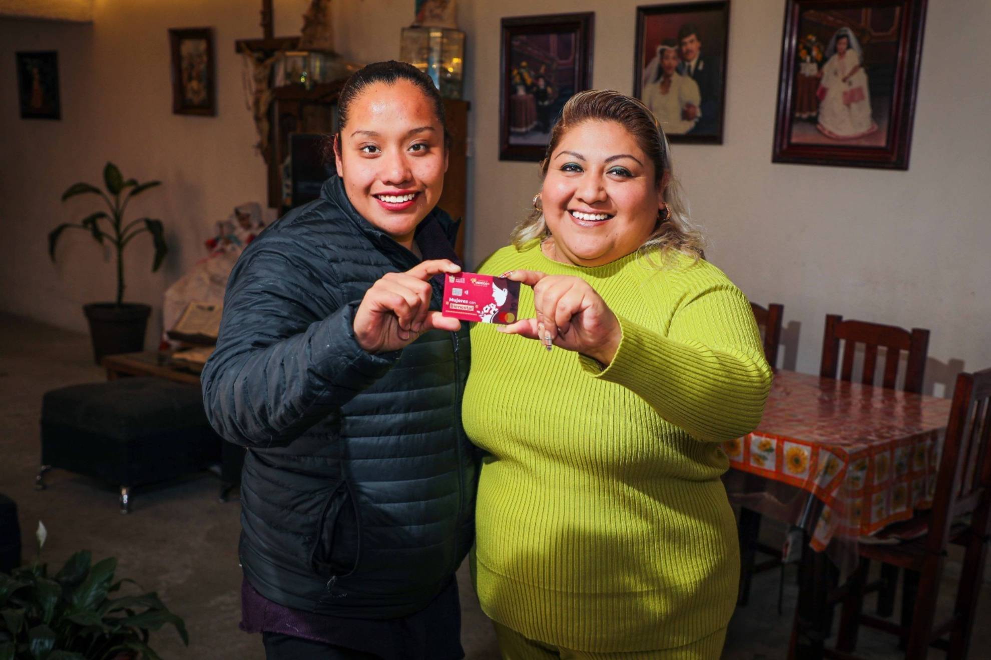 Miles de mujeres son beneficiadas con la tarjeta Mujeres con Bienestar en Edomex
