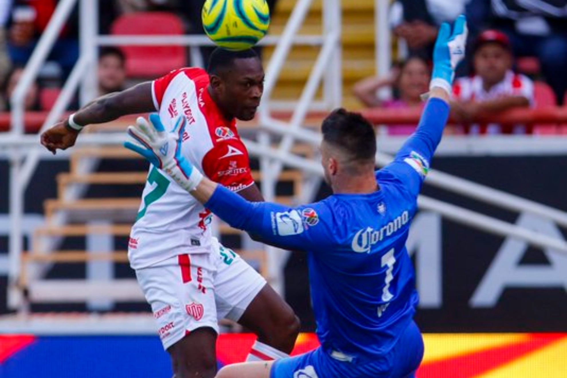 Necaxa rescata el empate en gran juego ante Toluca