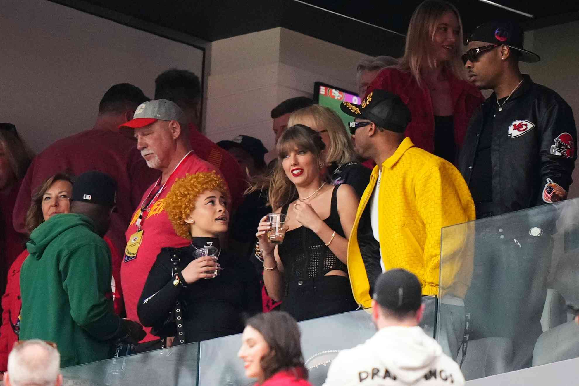 Taylor swift así vive la cantante el super bowl...